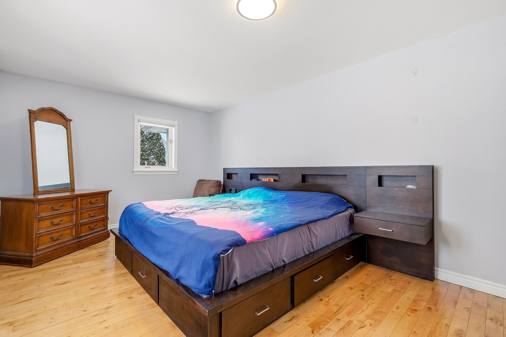 









942


Av. De Salaberry

,
Chambly,




QC
J3L1R4

