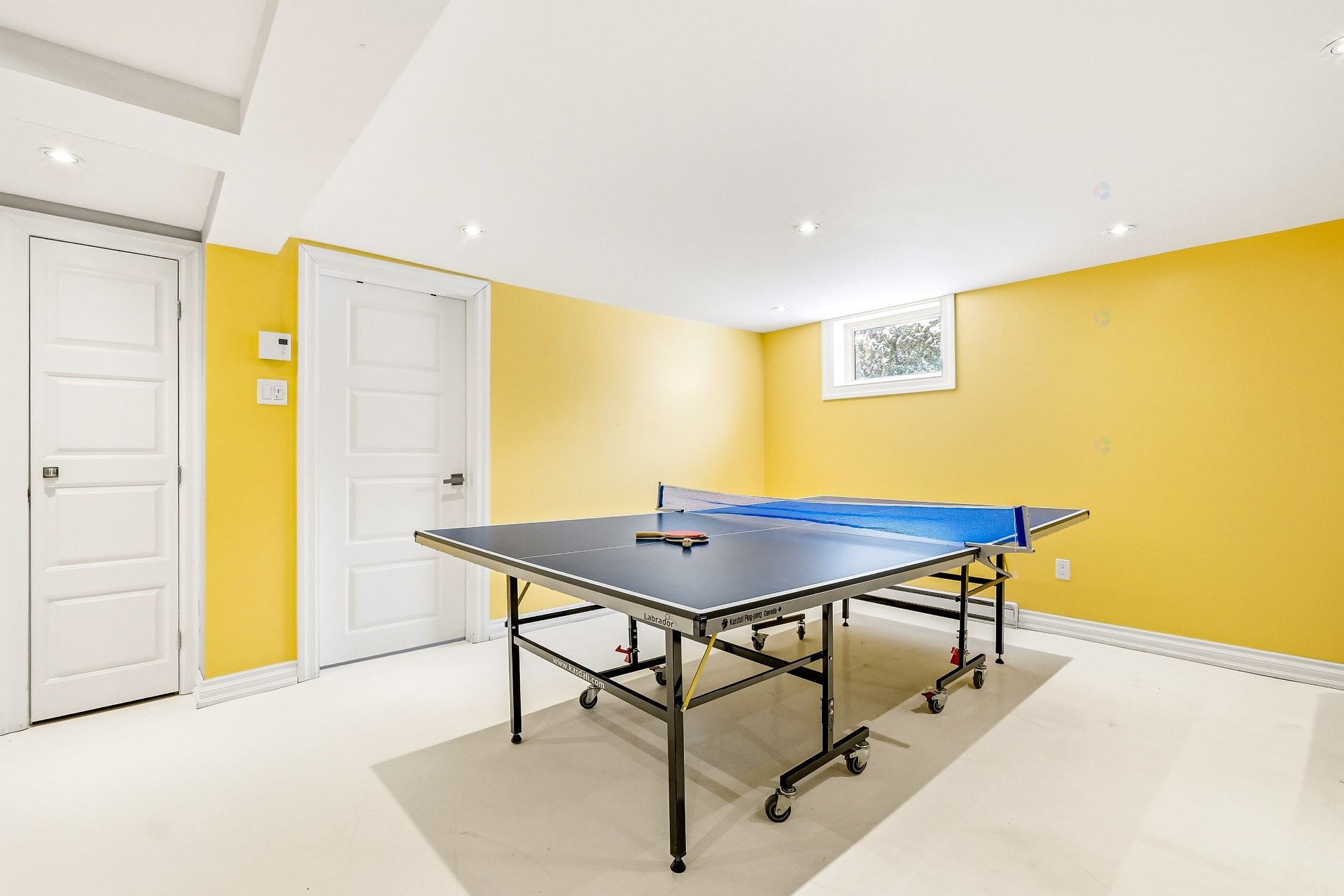 









942


Av. De Salaberry

,
Chambly,




QC
J3L1R4

