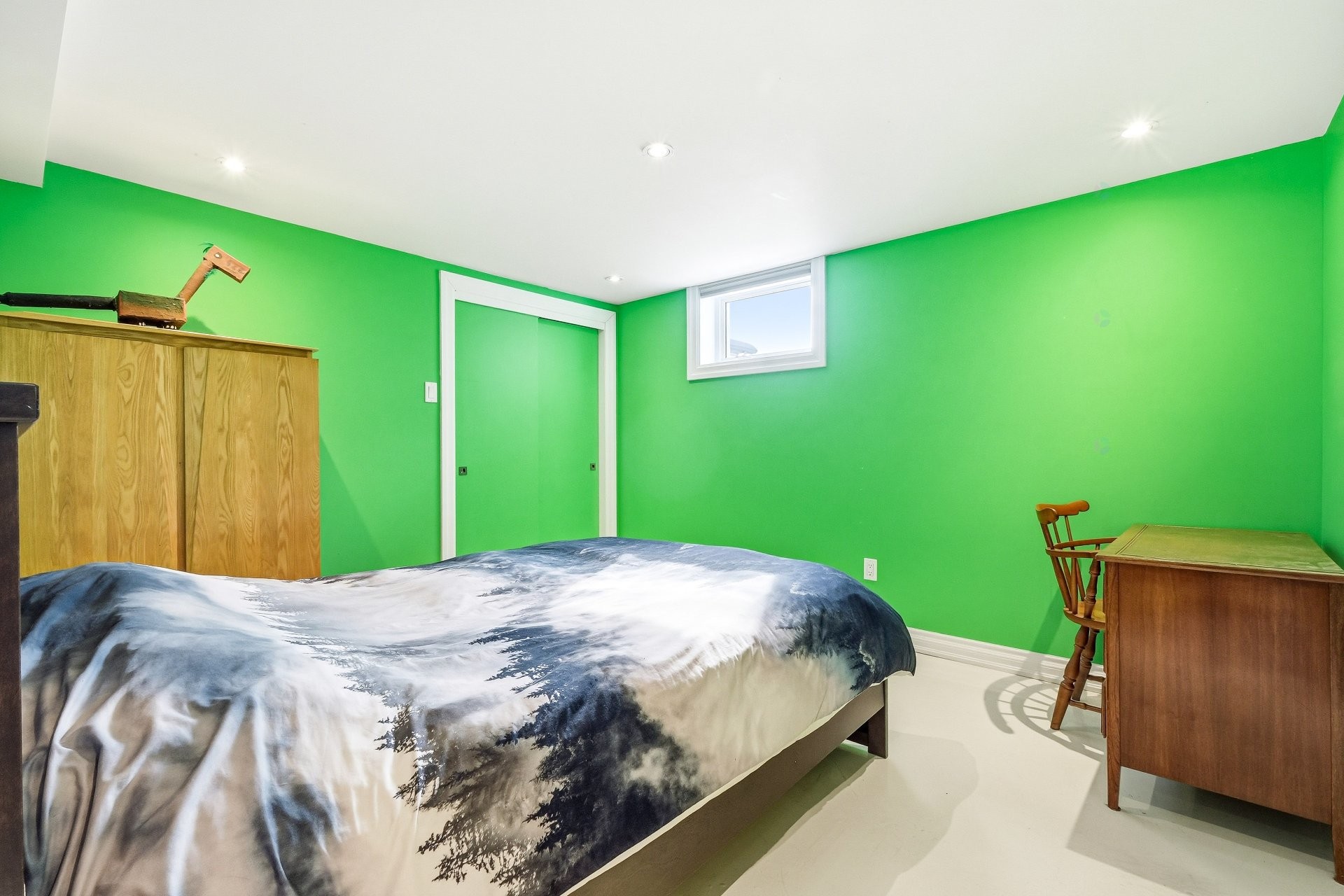 









942


Av. De Salaberry

,
Chambly,




QC
J3L1R4

