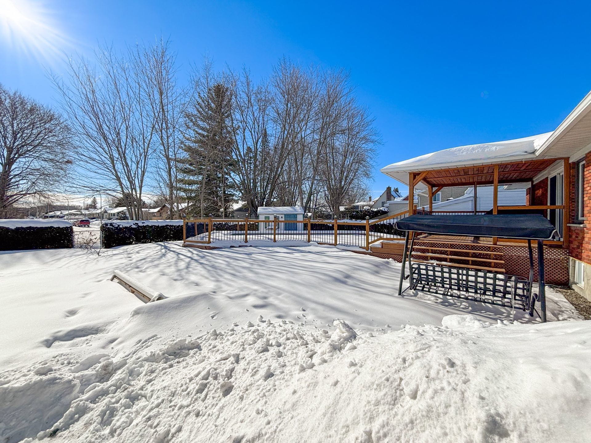 









942


Av. De Salaberry

,
Chambly,




QC
J3L1R4

