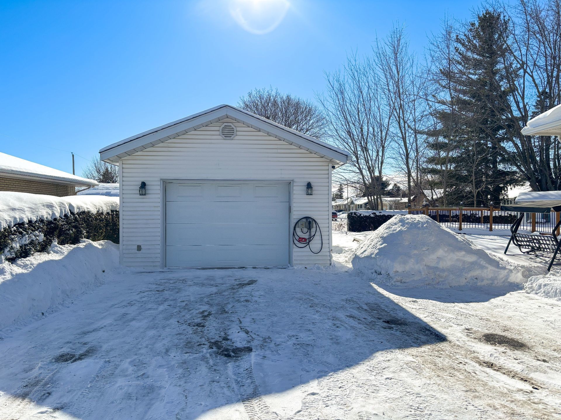 









942


Av. De Salaberry

,
Chambly,




QC
J3L1R4

