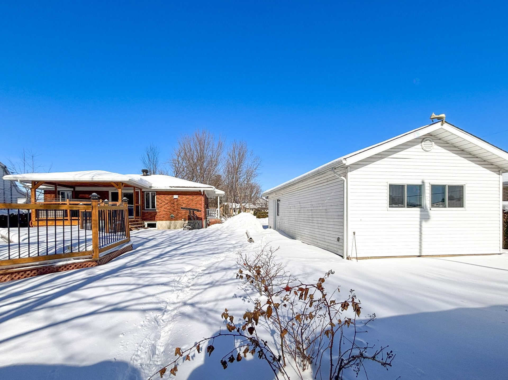 









942


Av. De Salaberry

,
Chambly,




QC
J3L1R4

