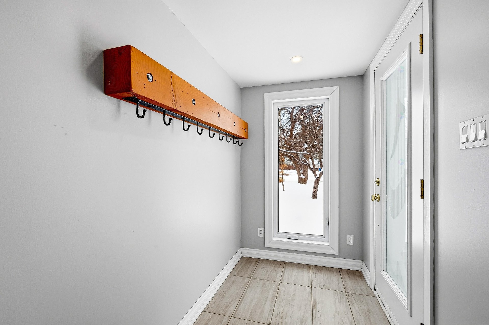 









942


Av. De Salaberry

,
Chambly,




QC
J3L1R4

