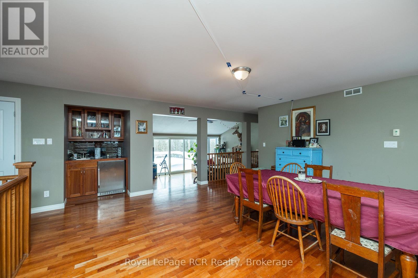 












837 7TH AVENUE

,
Hanover,




Ontario
N4N2K3

