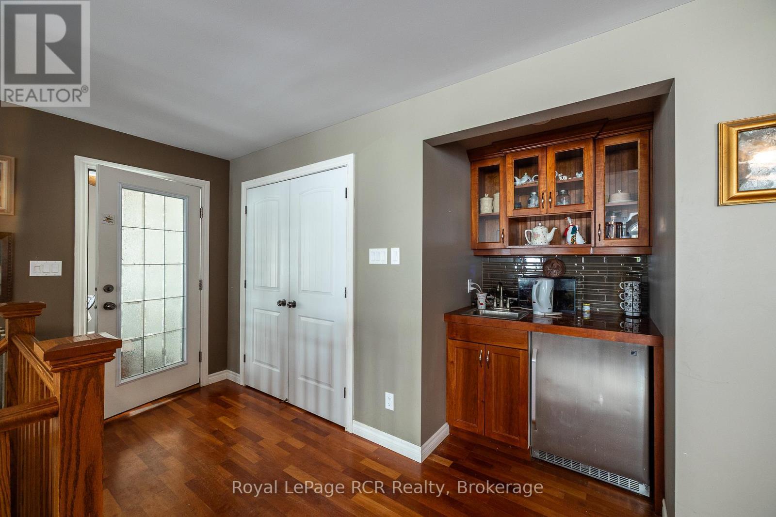 












837 7TH AVENUE

,
Hanover,




Ontario
N4N2K3

