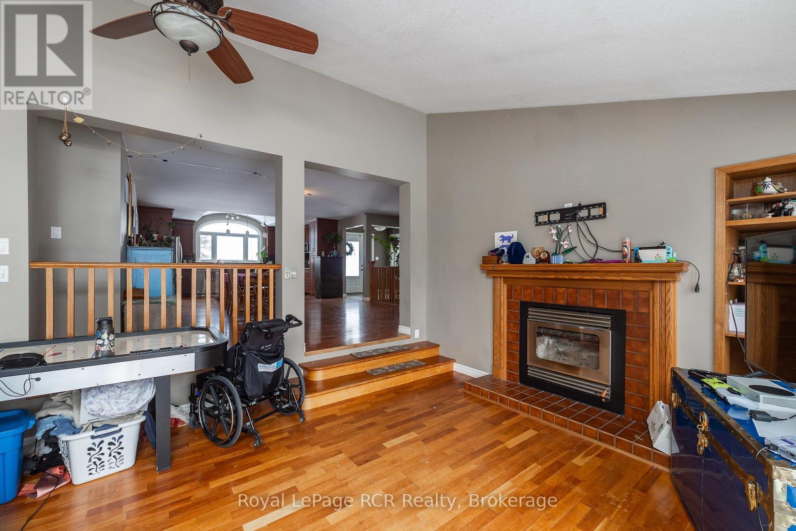 












837 7TH AVENUE

,
Hanover,




Ontario
N4N2K3

