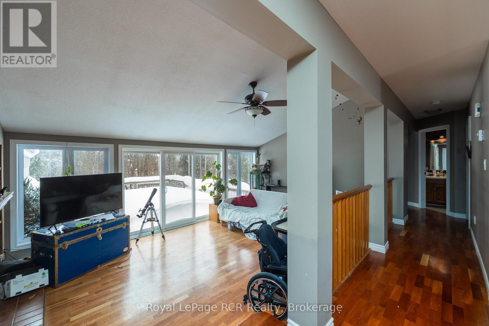 












837 7TH AVENUE

,
Hanover,




Ontario
N4N2K3

