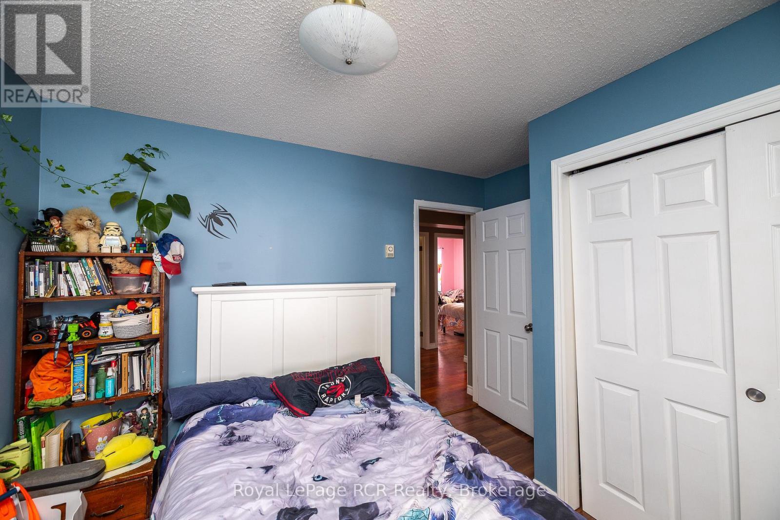 












837 7TH AVENUE

,
Hanover,




Ontario
N4N2K3

