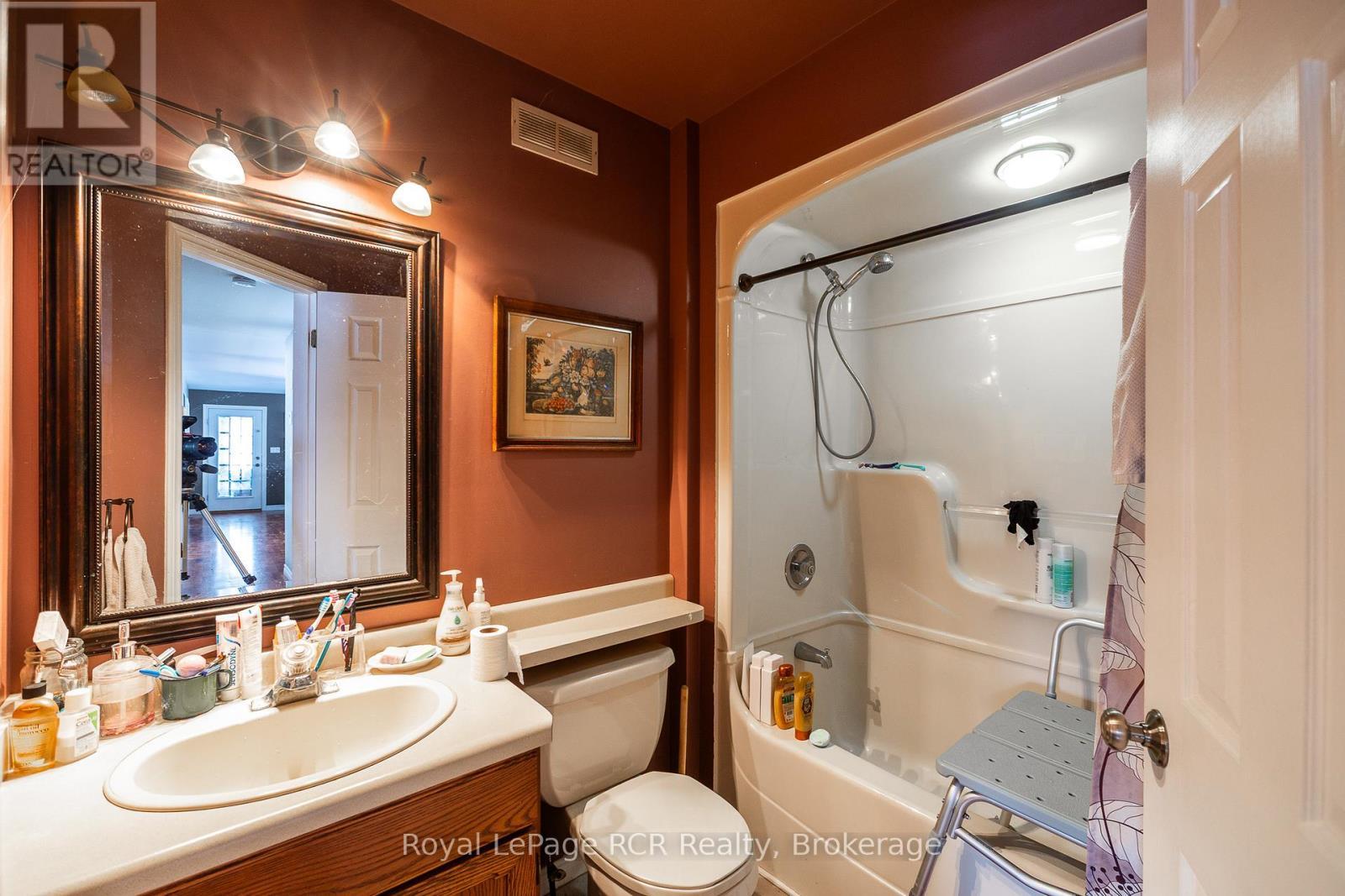 












837 7TH AVENUE

,
Hanover,




Ontario
N4N2K3

