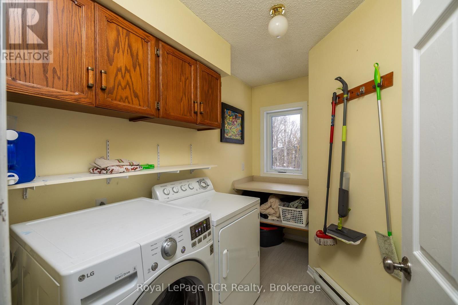 












837 7TH AVENUE

,
Hanover,




Ontario
N4N2K3

