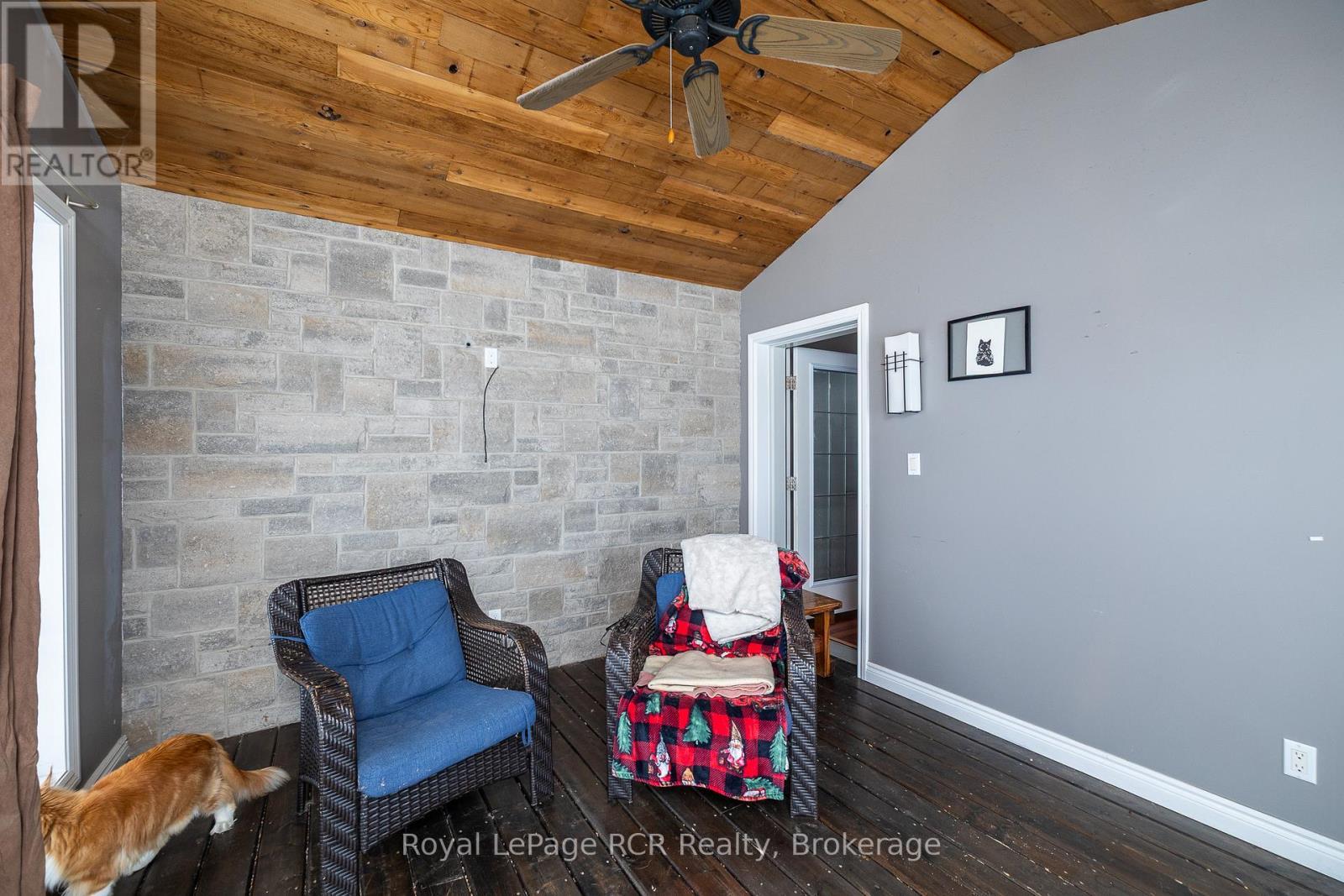 












837 7TH AVENUE

,
Hanover,




Ontario
N4N2K3

