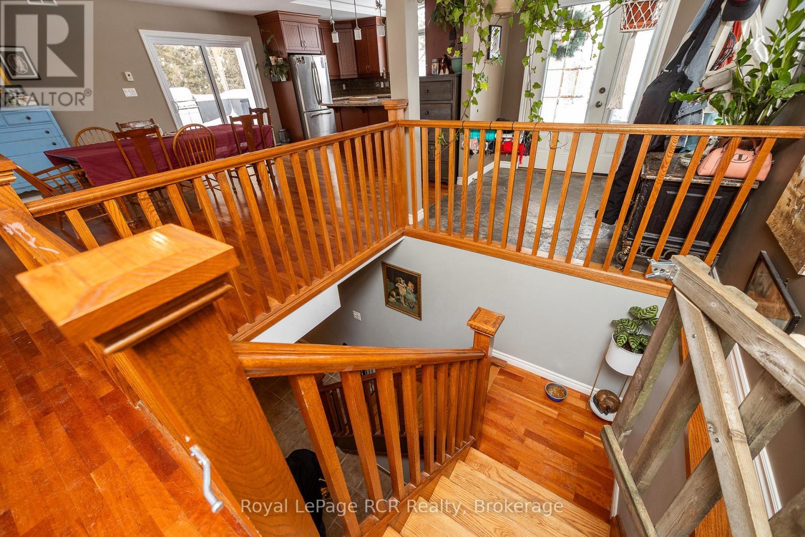 












837 7TH AVENUE

,
Hanover,




Ontario
N4N2K3

