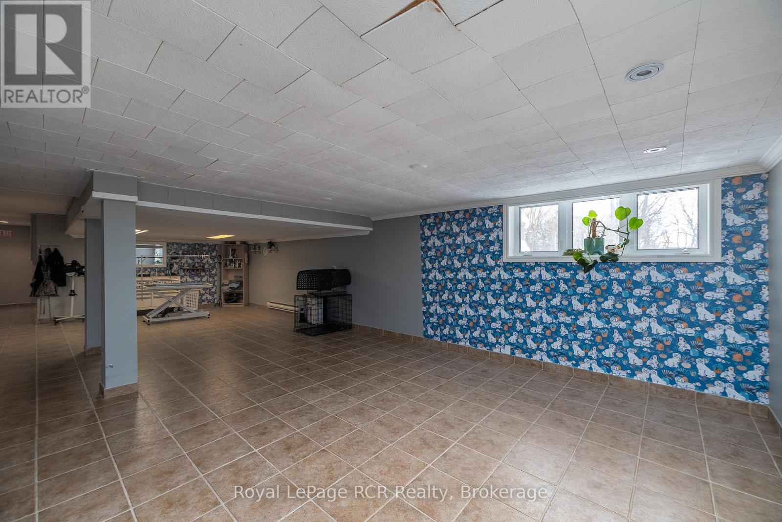 












837 7TH AVENUE

,
Hanover,




Ontario
N4N2K3

