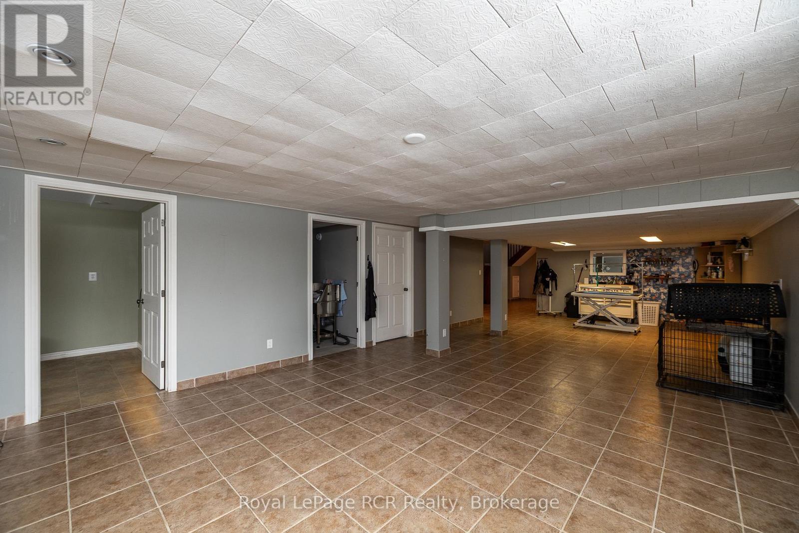 












837 7TH AVENUE

,
Hanover,




Ontario
N4N2K3

