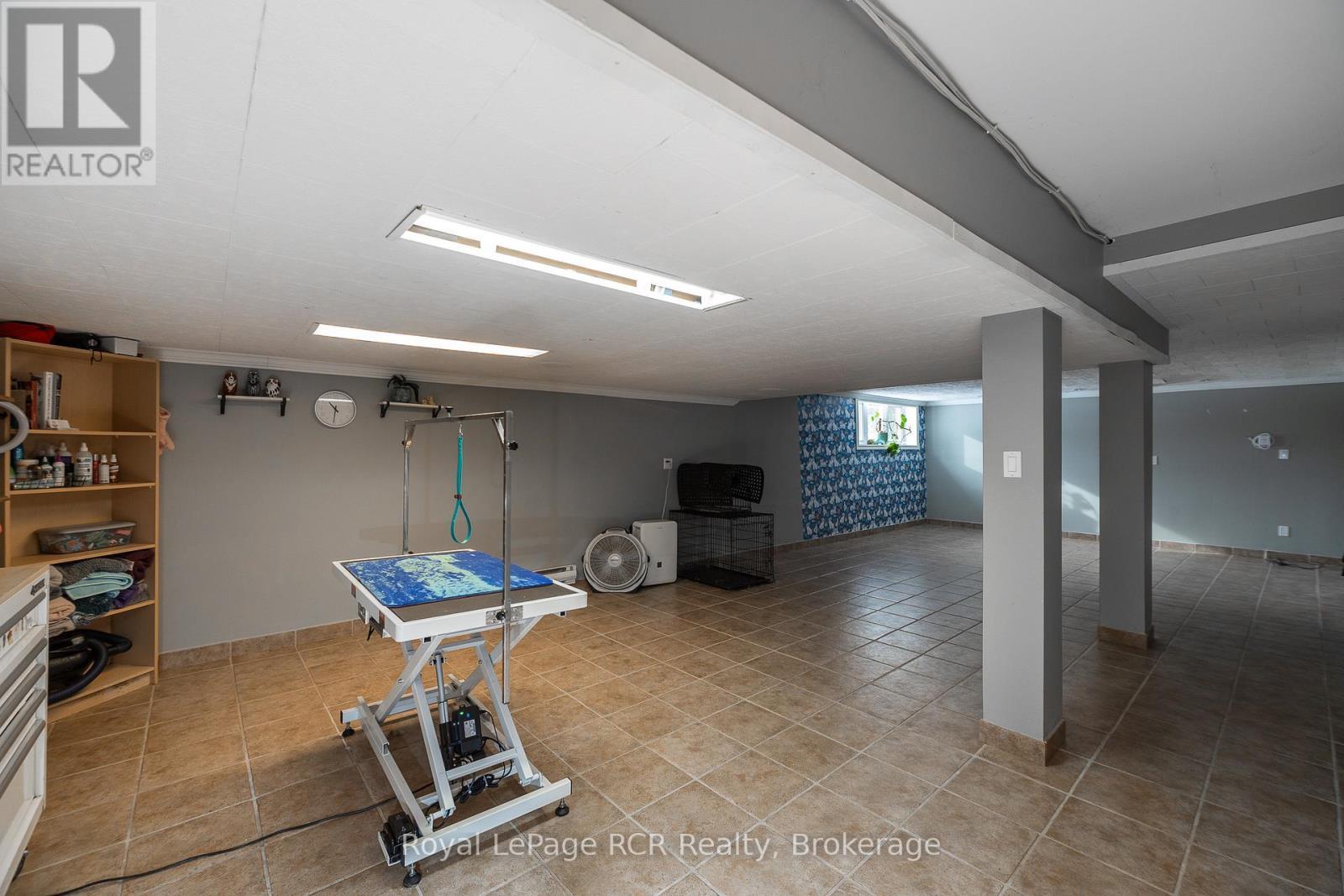 












837 7TH AVENUE

,
Hanover,




Ontario
N4N2K3

