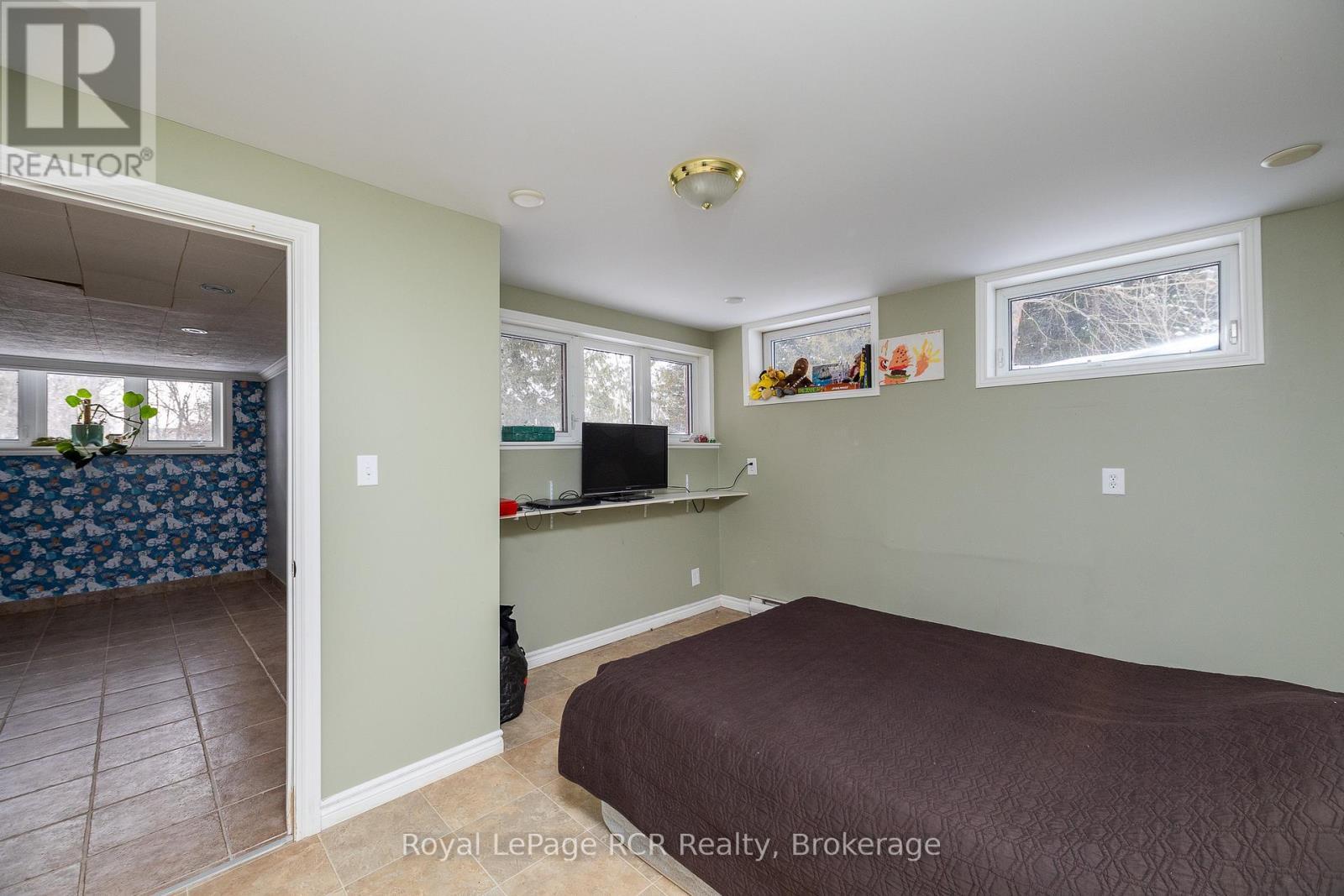 












837 7TH AVENUE

,
Hanover,




Ontario
N4N2K3

