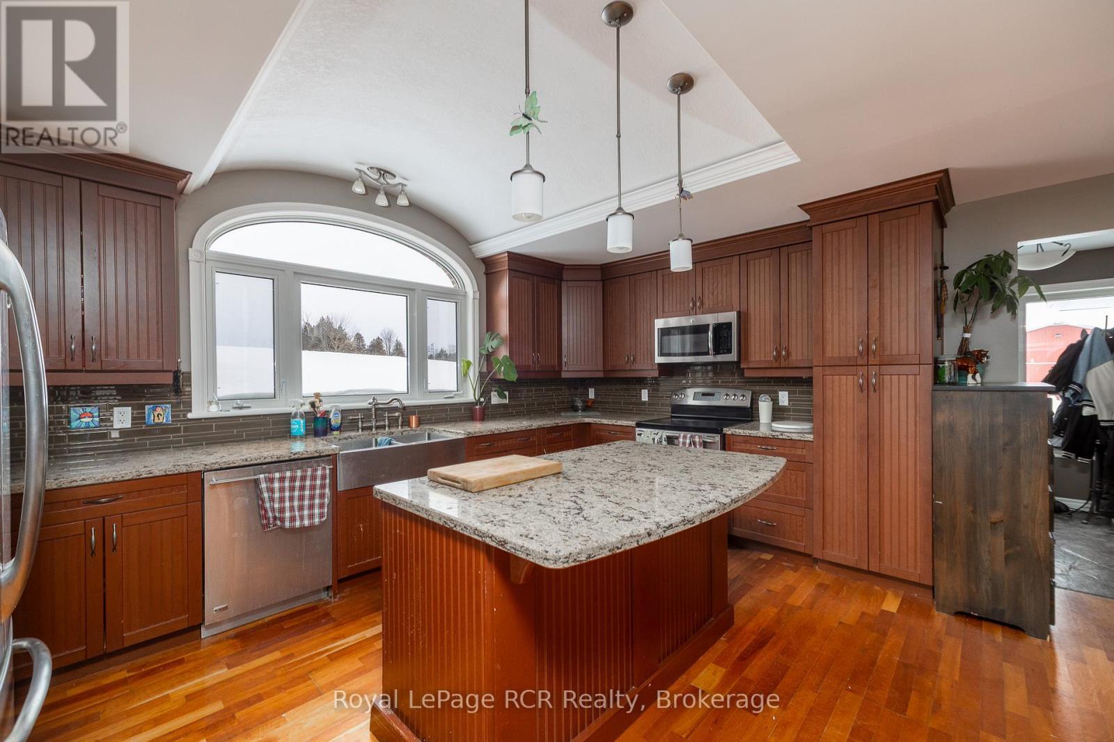 












837 7TH AVENUE

,
Hanover,




Ontario
N4N2K3

