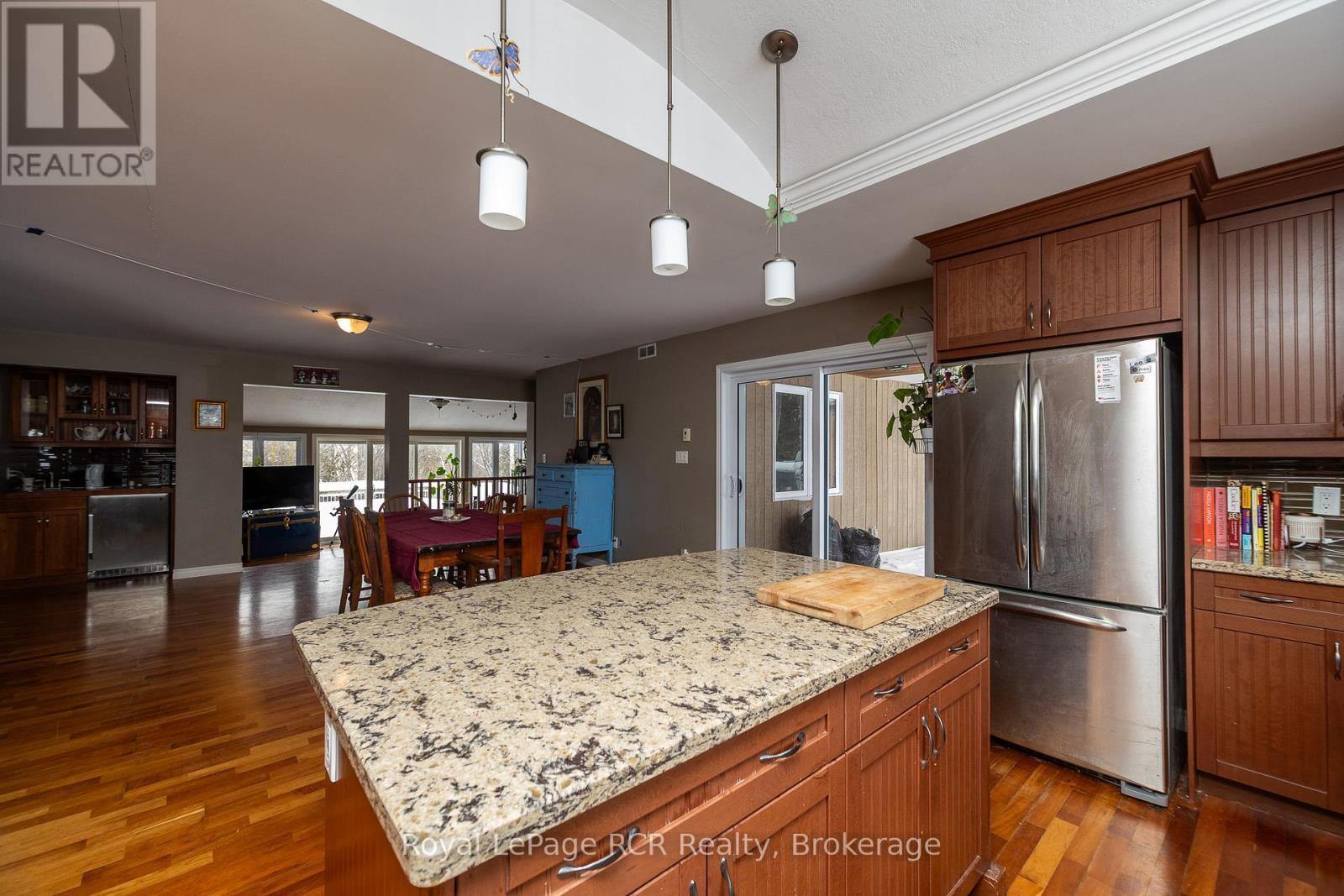 












837 7TH AVENUE

,
Hanover,




Ontario
N4N2K3

