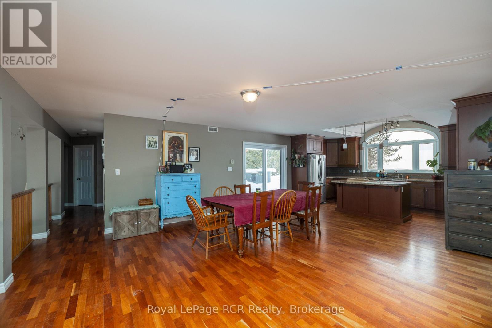 












837 7TH AVENUE

,
Hanover,




Ontario
N4N2K3

