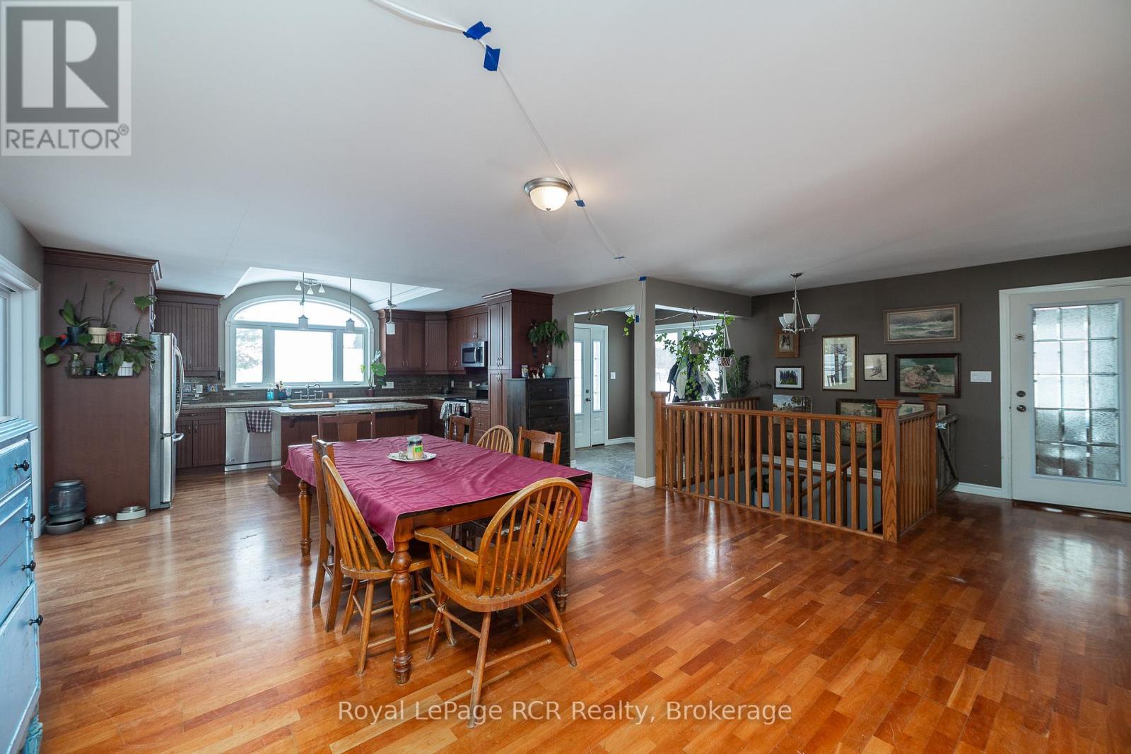 












837 7TH AVENUE

,
Hanover,




Ontario
N4N2K3

