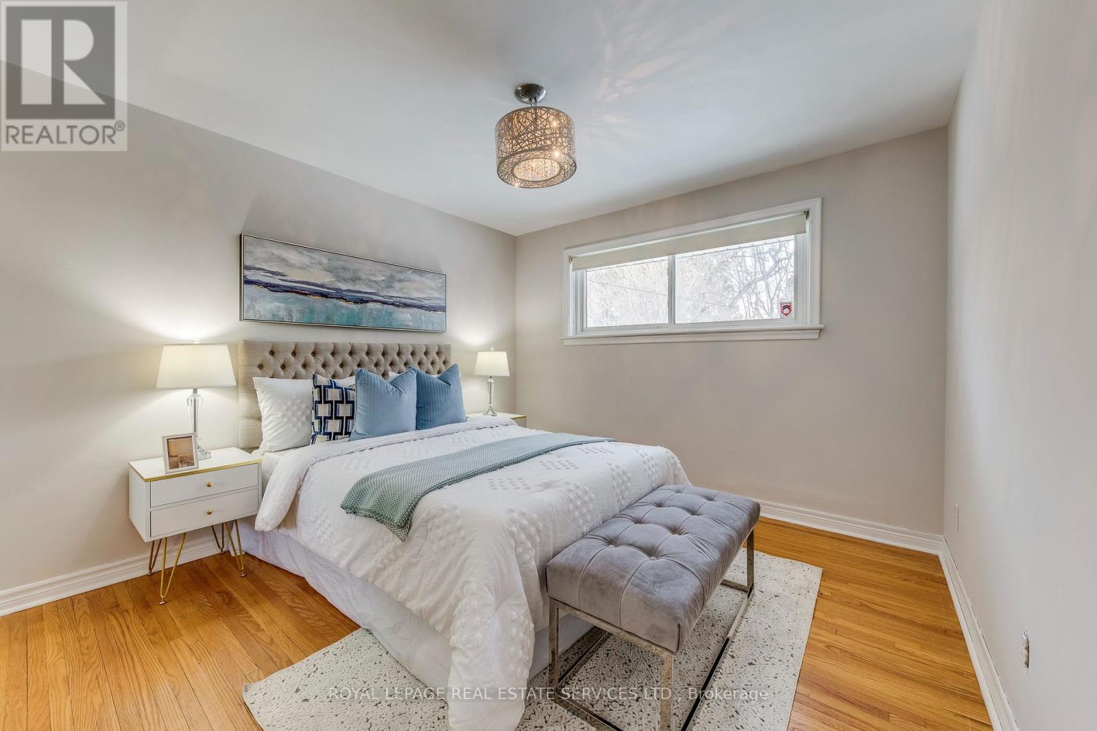 












186 FERNWOOD CRESCENT

,
Hamilton,




Ontario
L8T3L4

