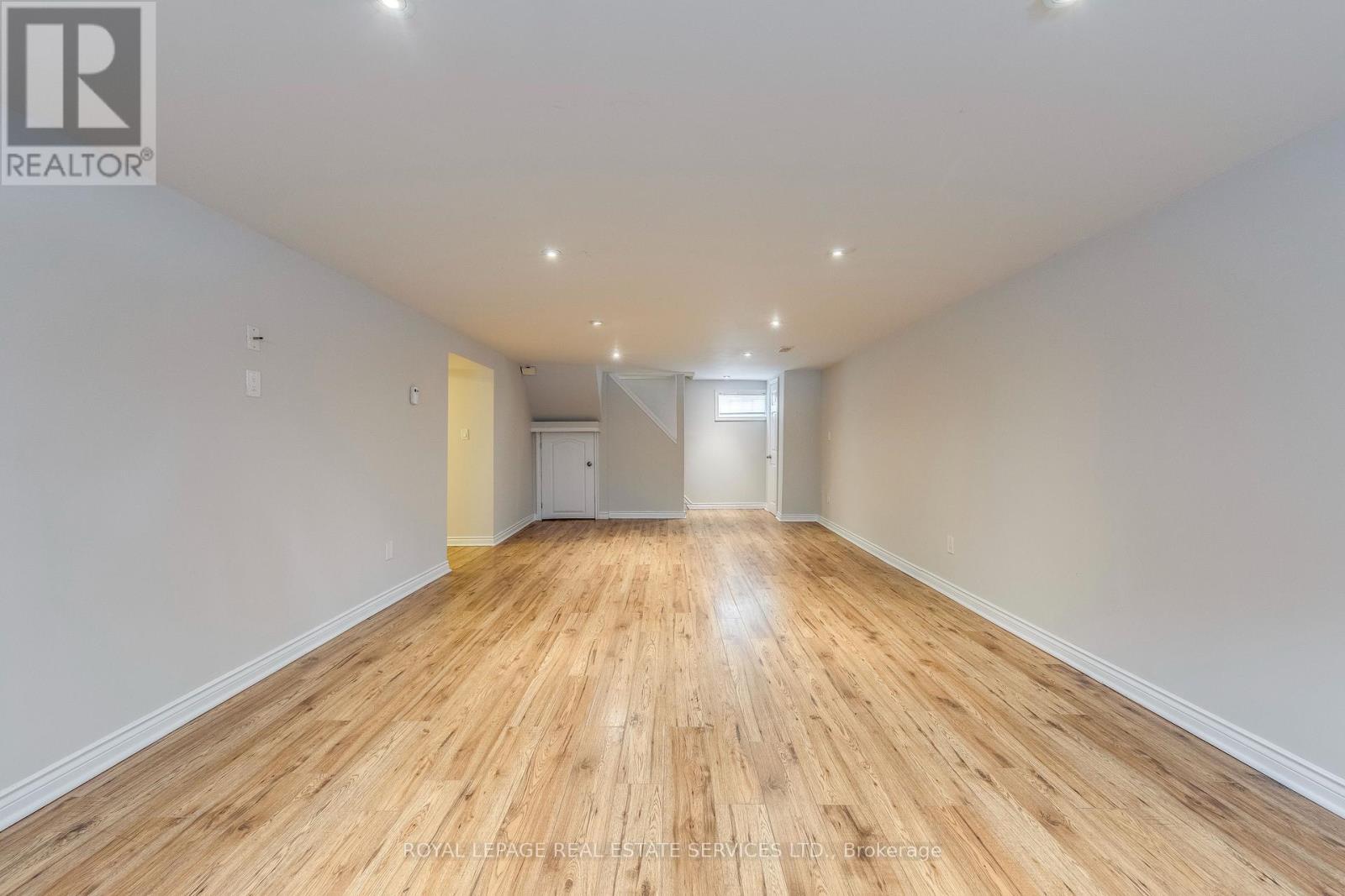 












186 FERNWOOD CRESCENT

,
Hamilton,




Ontario
L8T3L4

