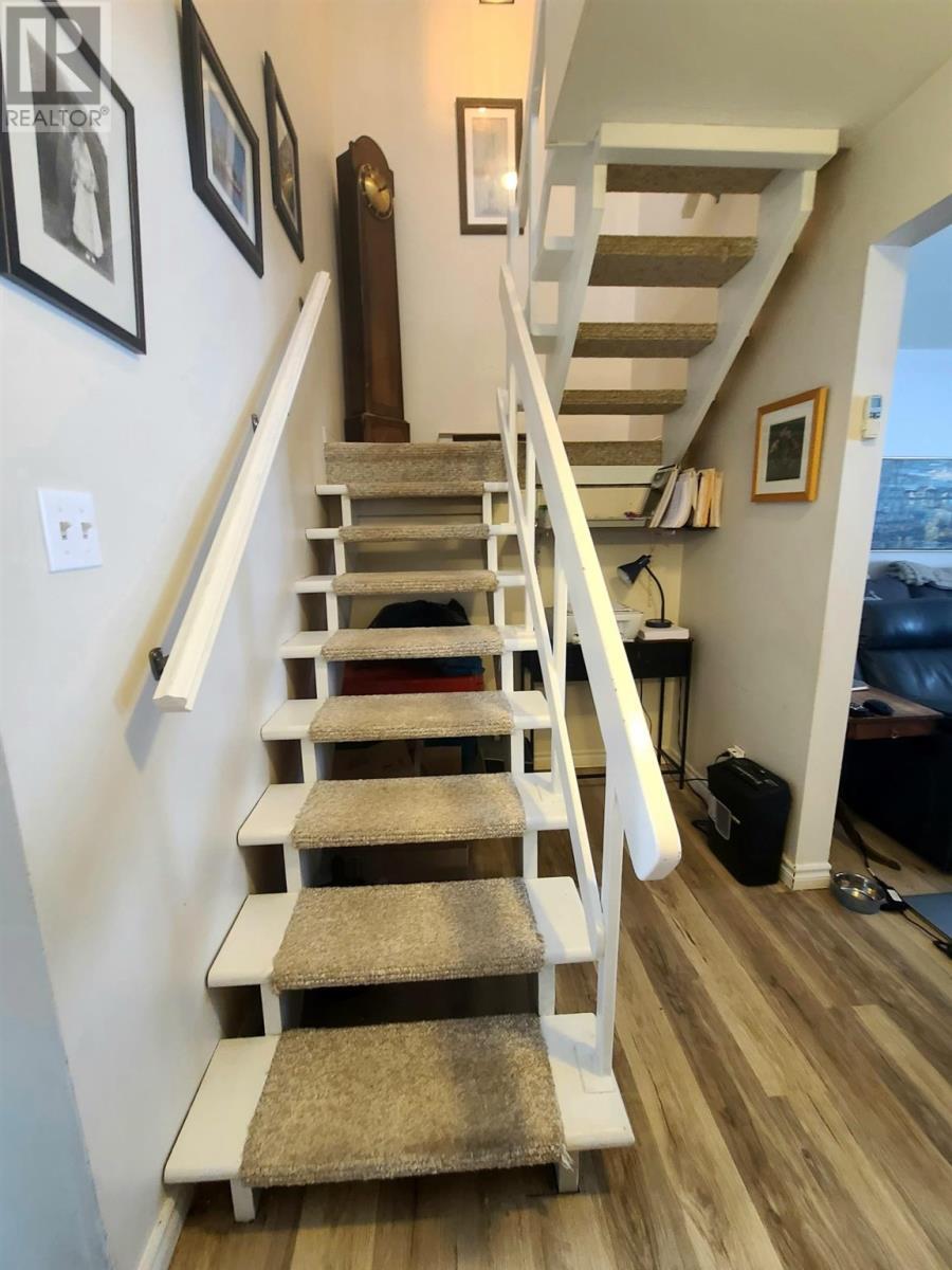 












8 Capital PL

,
Elliot Lake,




Ontario
P5A1P8

