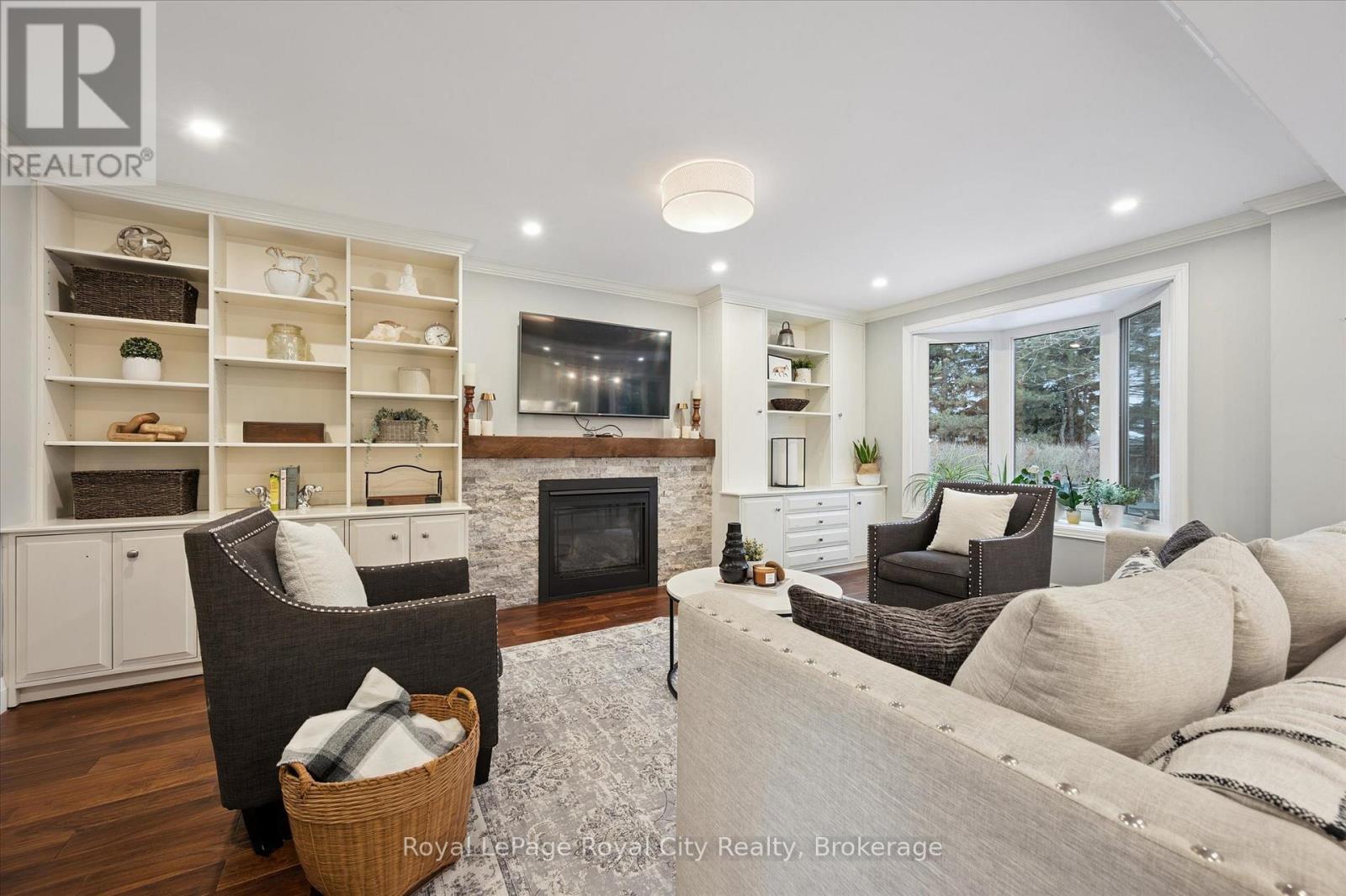 












60 HANDS DRIVE

,
Guelph (Kortright East),




Ontario
N1G3H3

