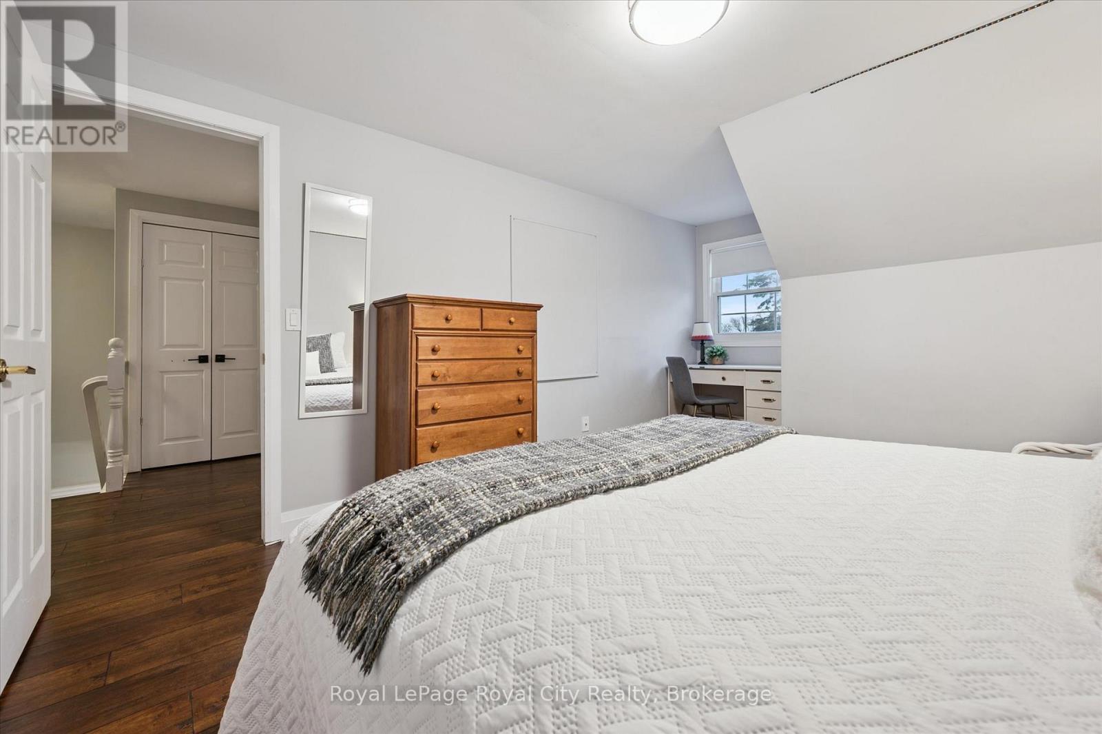 












60 HANDS DRIVE

,
Guelph (Kortright East),




Ontario
N1G3H3

