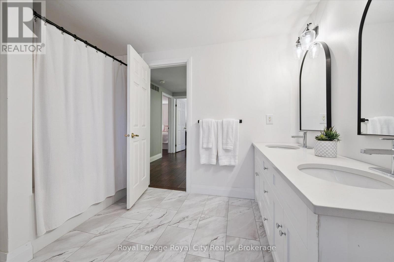 












60 HANDS DRIVE

,
Guelph (Kortright East),




Ontario
N1G3H3

