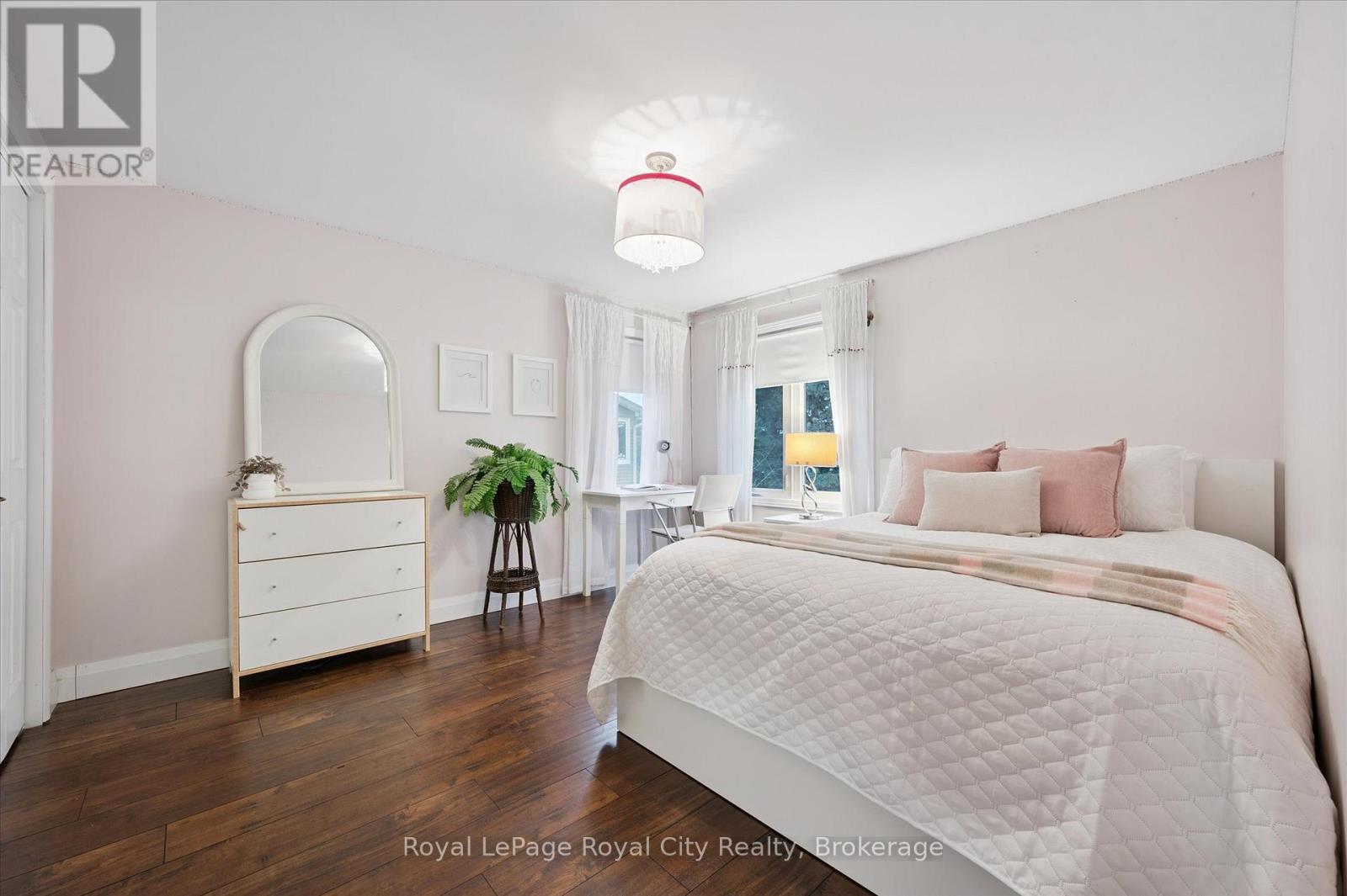 












60 HANDS DRIVE

,
Guelph (Kortright East),




Ontario
N1G3H3

