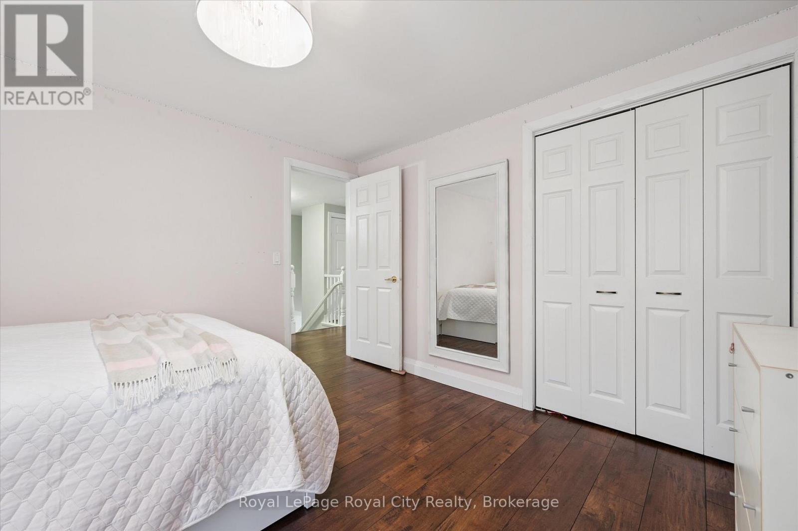 












60 HANDS DRIVE

,
Guelph (Kortright East),




Ontario
N1G3H3

