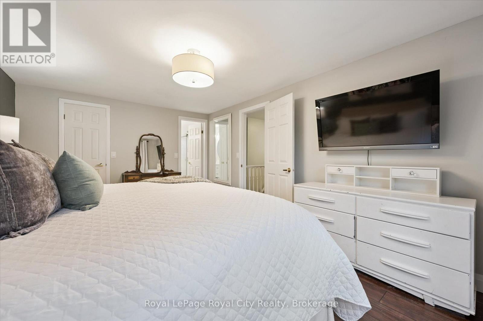 












60 HANDS DRIVE

,
Guelph (Kortright East),




Ontario
N1G3H3

