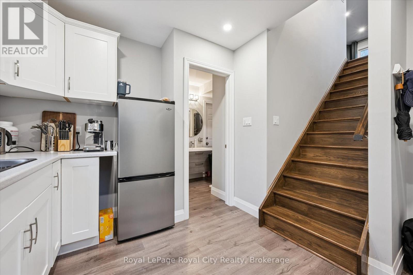 












60 HANDS DRIVE

,
Guelph (Kortright East),




Ontario
N1G3H3

