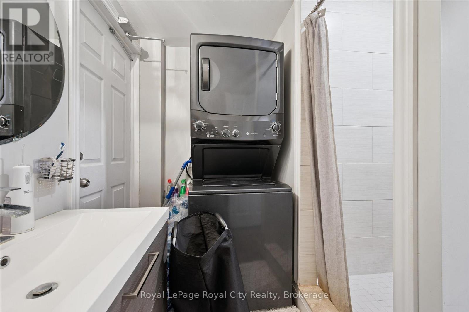 












60 HANDS DRIVE

,
Guelph (Kortright East),




Ontario
N1G3H3

