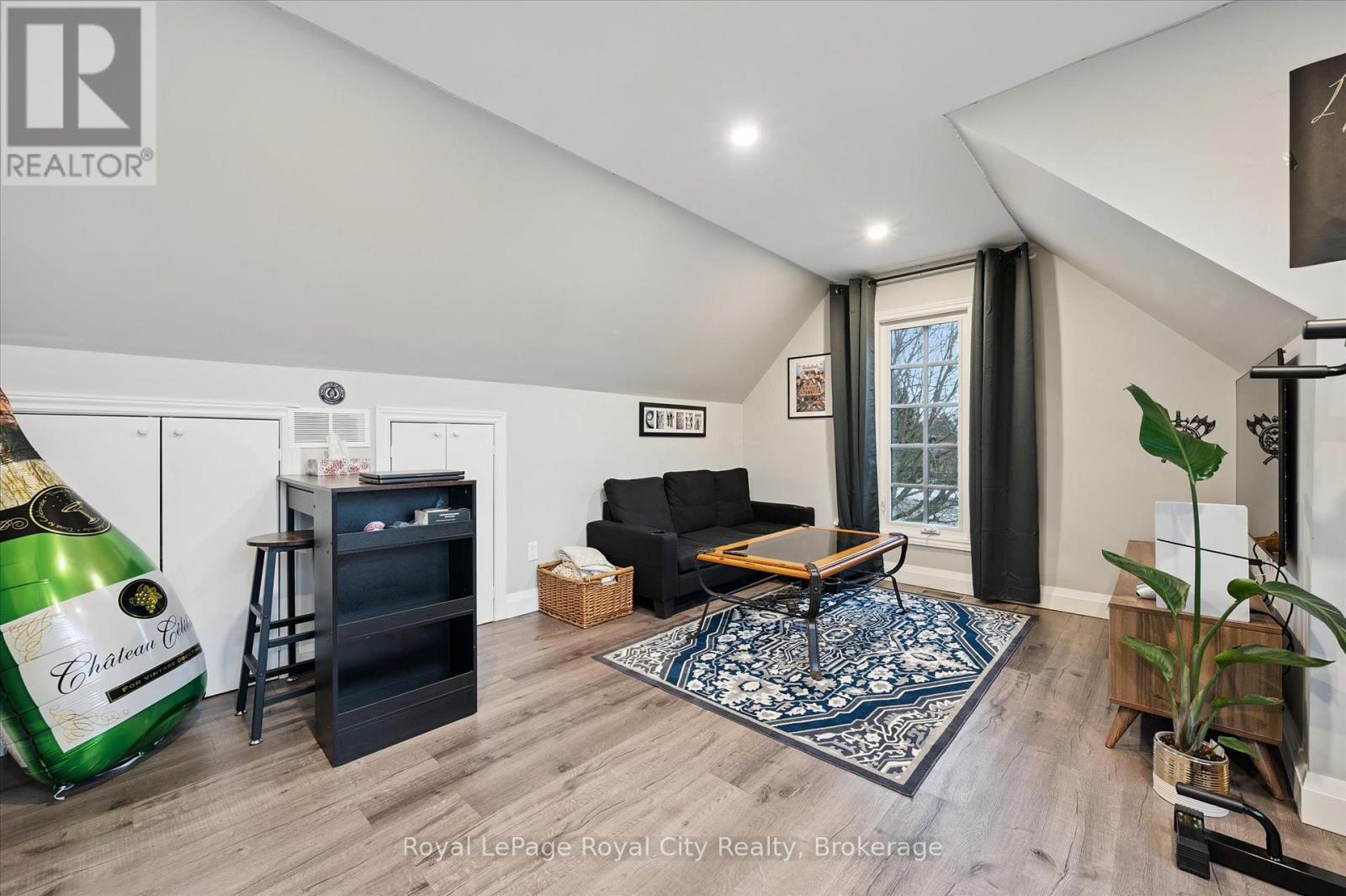 












60 HANDS DRIVE

,
Guelph (Kortright East),




Ontario
N1G3H3

