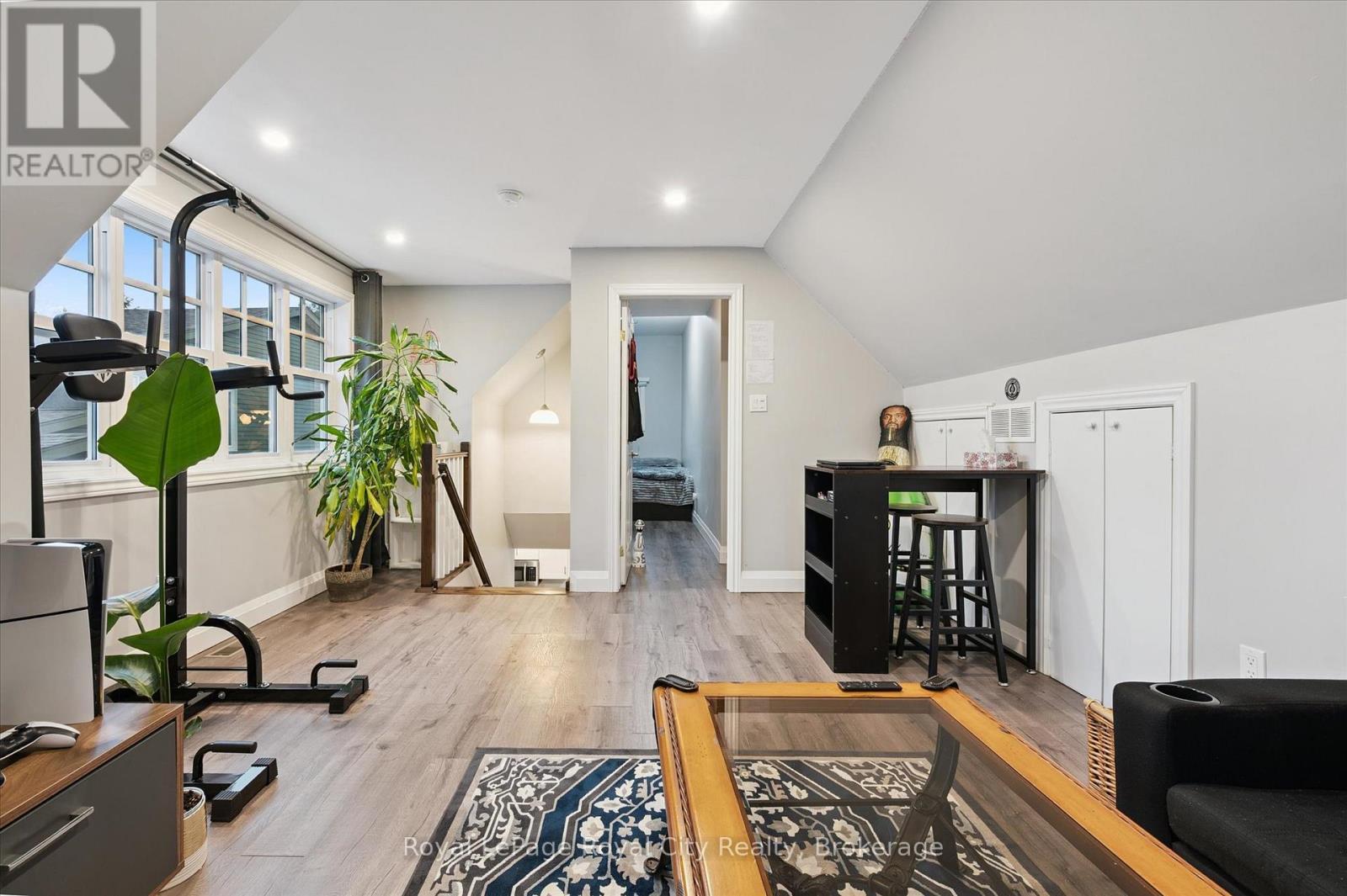 












60 HANDS DRIVE

,
Guelph (Kortright East),




Ontario
N1G3H3

