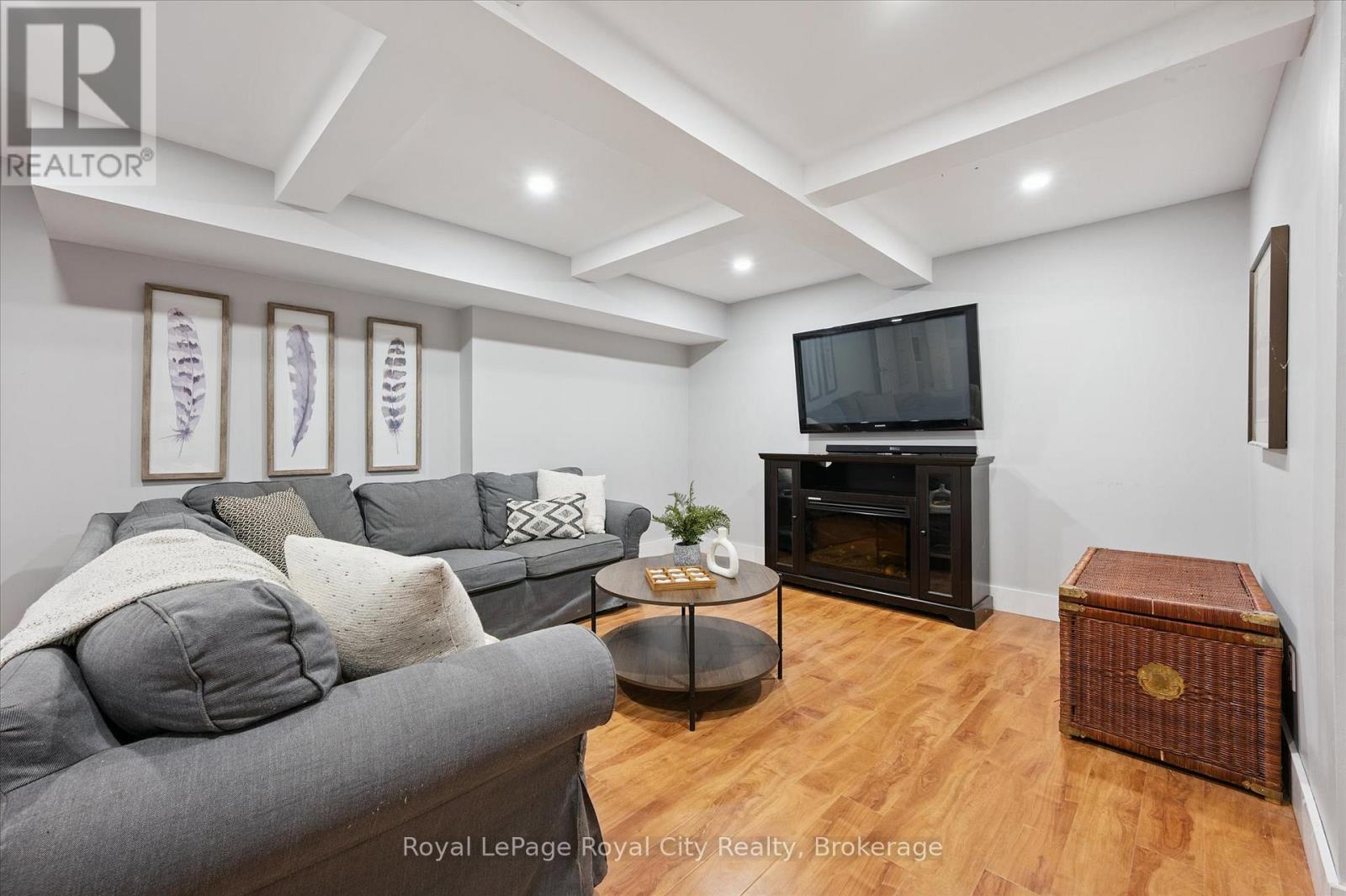 












60 HANDS DRIVE

,
Guelph (Kortright East),




Ontario
N1G3H3

