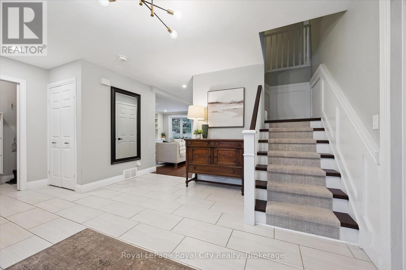 












60 HANDS DRIVE

,
Guelph (Kortright East),




Ontario
N1G3H3

