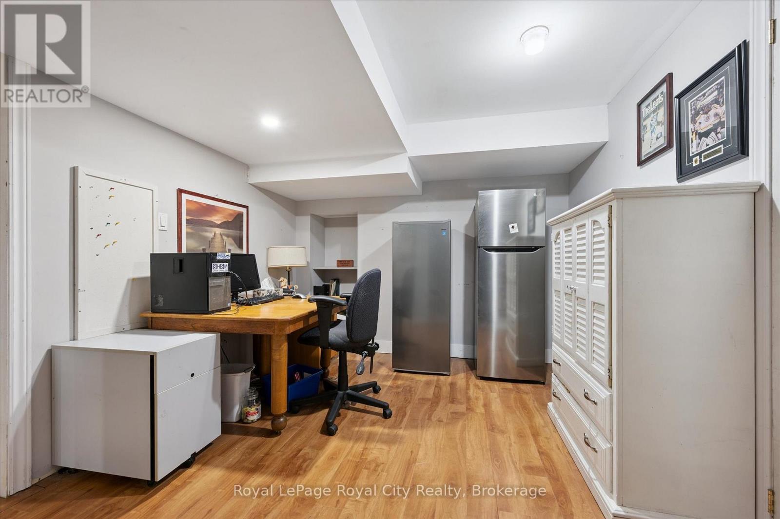 












60 HANDS DRIVE

,
Guelph (Kortright East),




Ontario
N1G3H3

