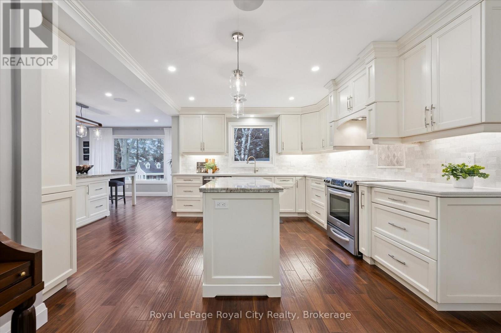 












60 HANDS DRIVE

,
Guelph (Kortright East),




Ontario
N1G3H3

