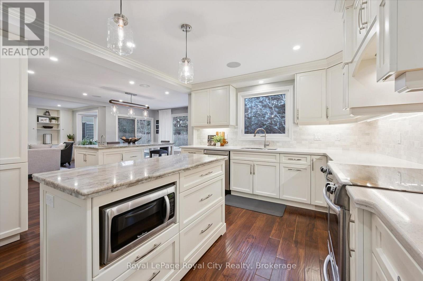 












60 HANDS DRIVE

,
Guelph (Kortright East),




Ontario
N1G3H3

