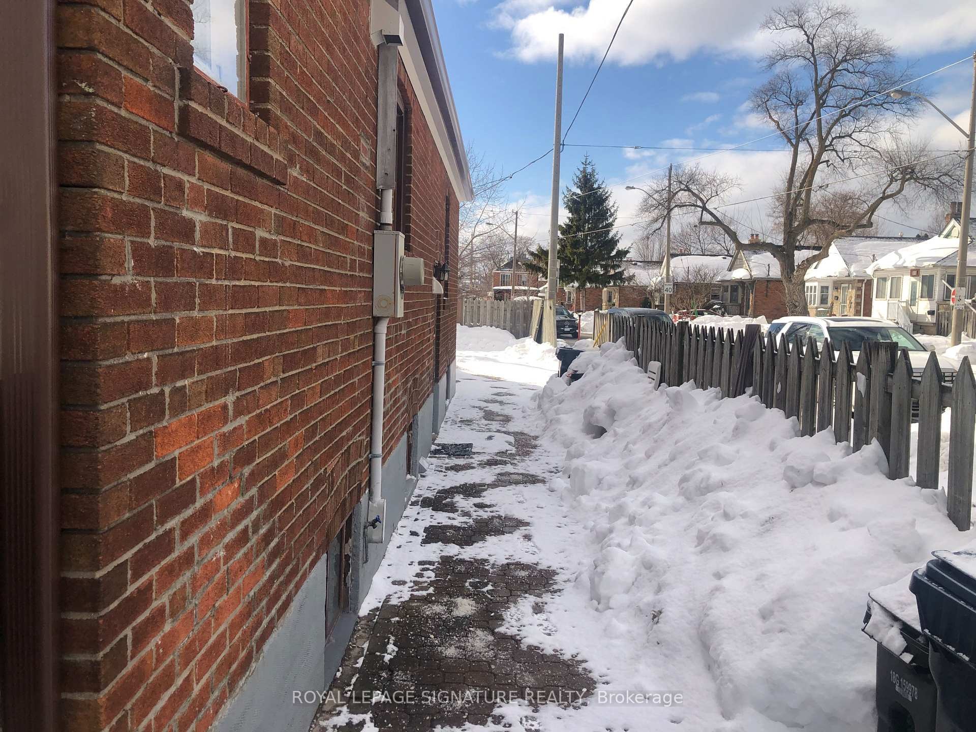 









216


Donlands

Avenue, Main,
Toronto,




ON
M4J 3R1

