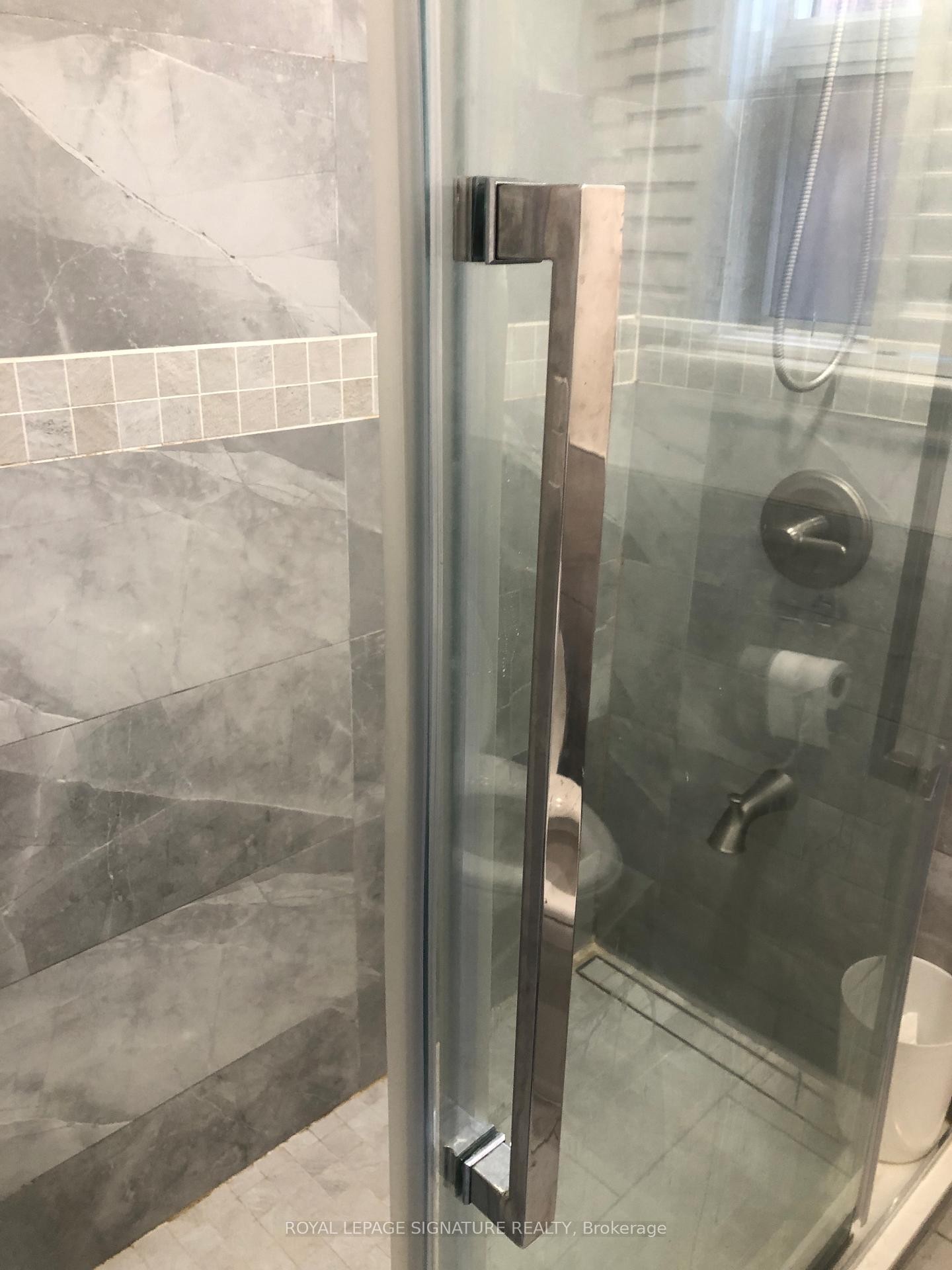 









216


Donlands

Avenue, Main,
Toronto,




ON
M4J 3R1

