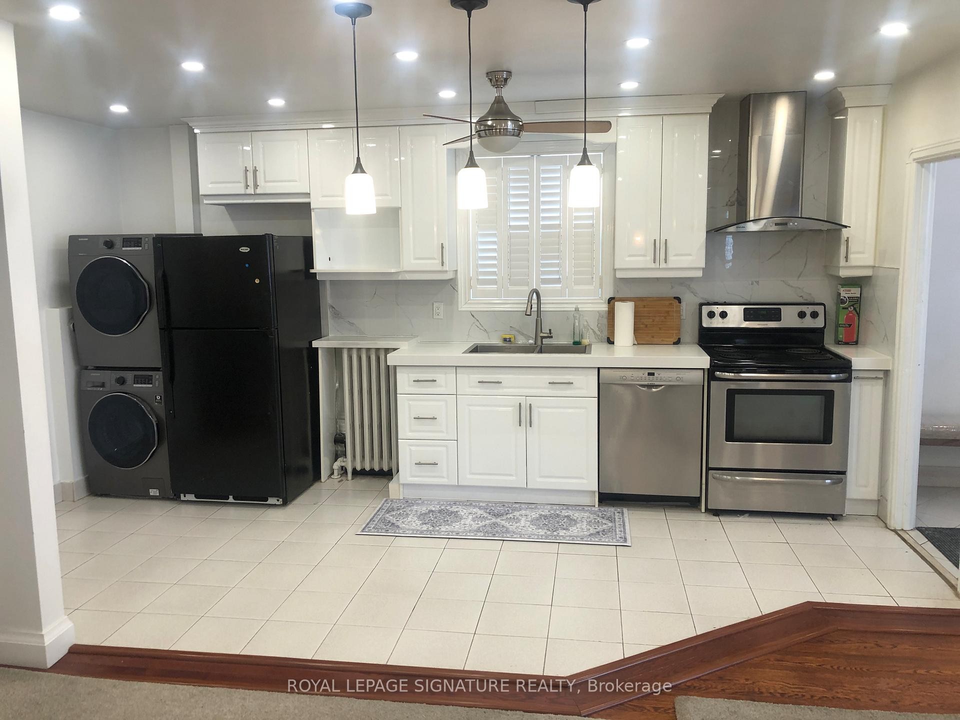 









216


Donlands

Avenue, Main,
Toronto,




ON
M4J 3R1

