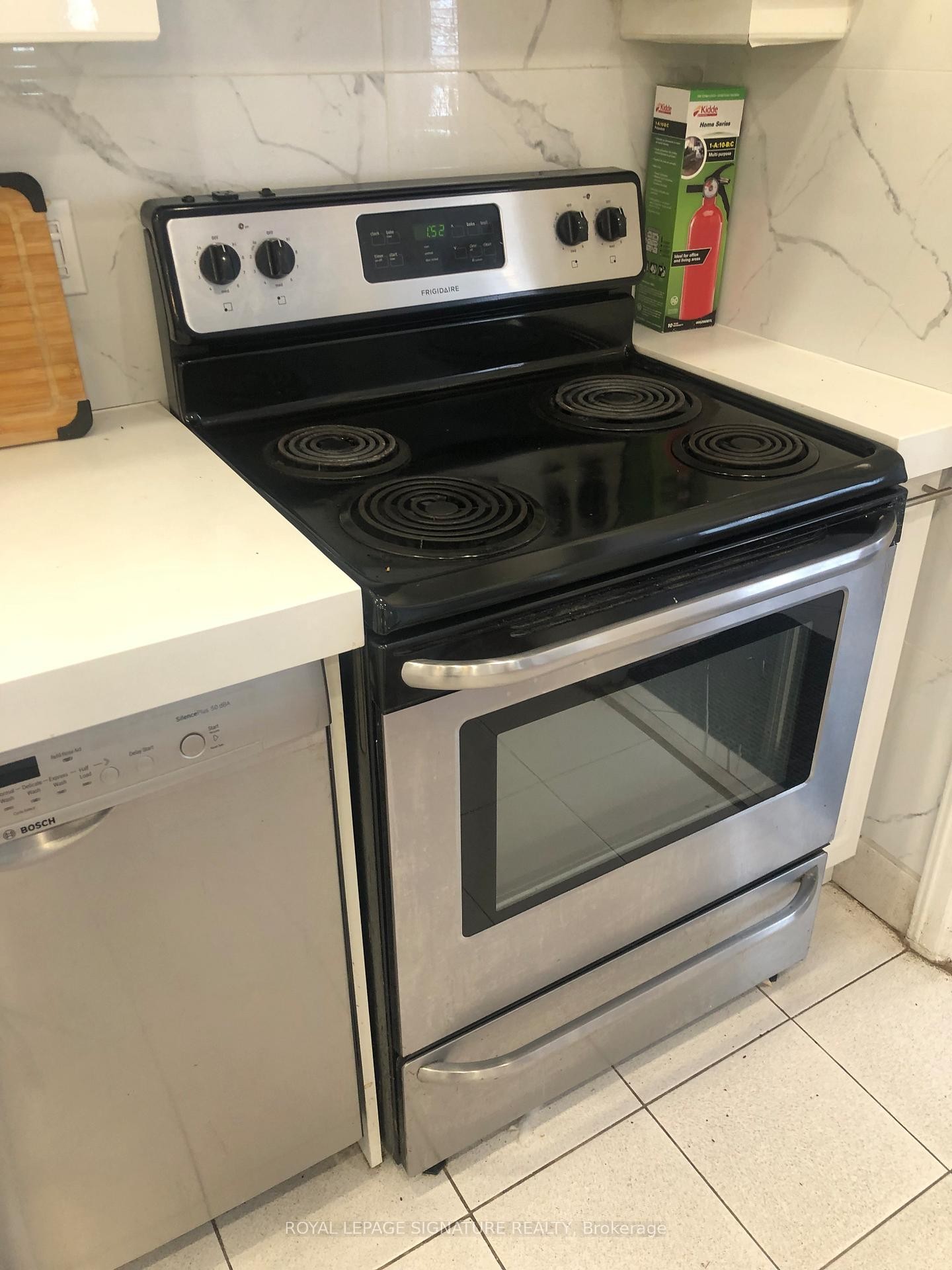 









216


Donlands

Avenue, Main,
Toronto,




ON
M4J 3R1

