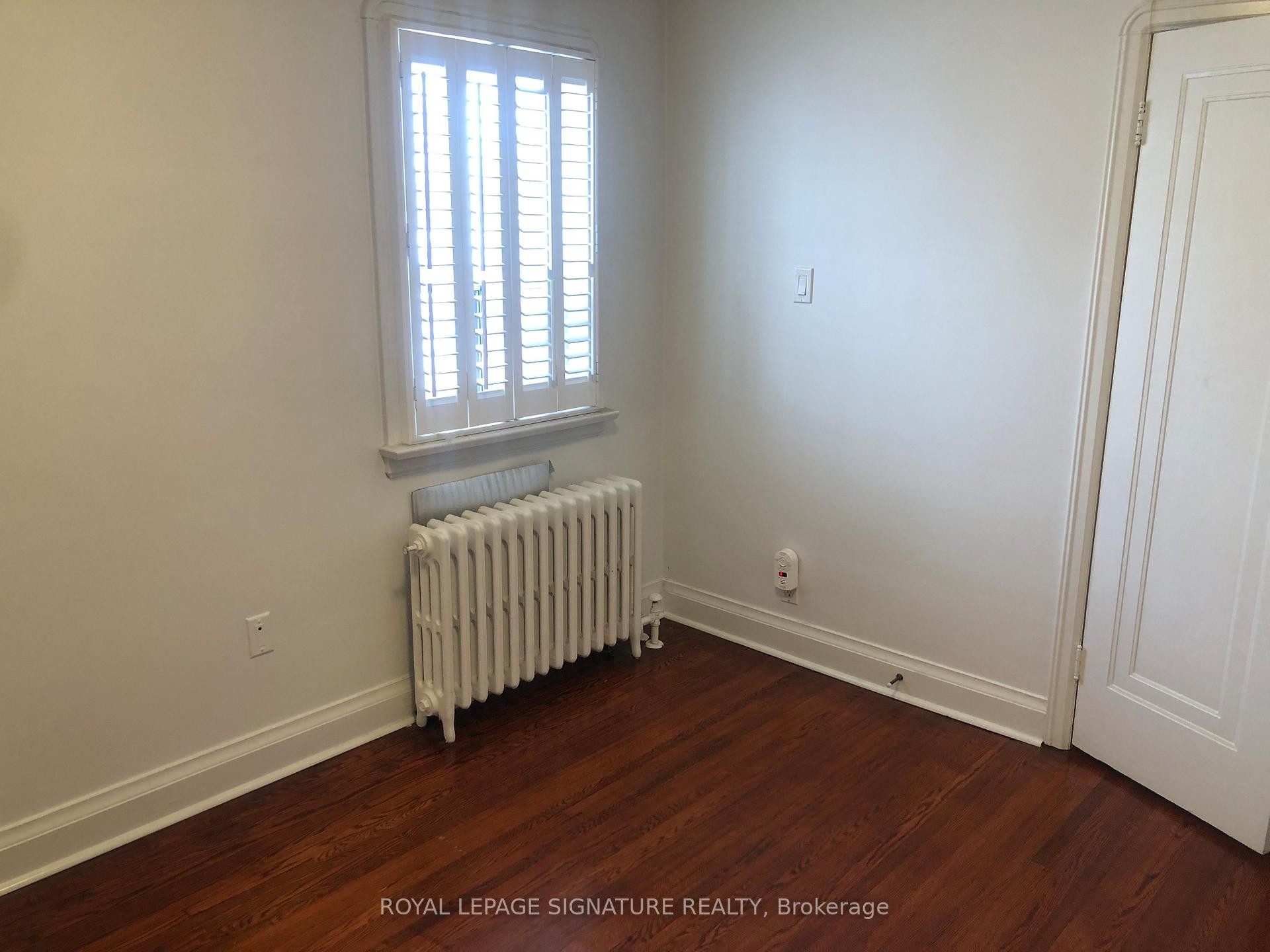 









216


Donlands

Avenue, Main,
Toronto,




ON
M4J 3R1

