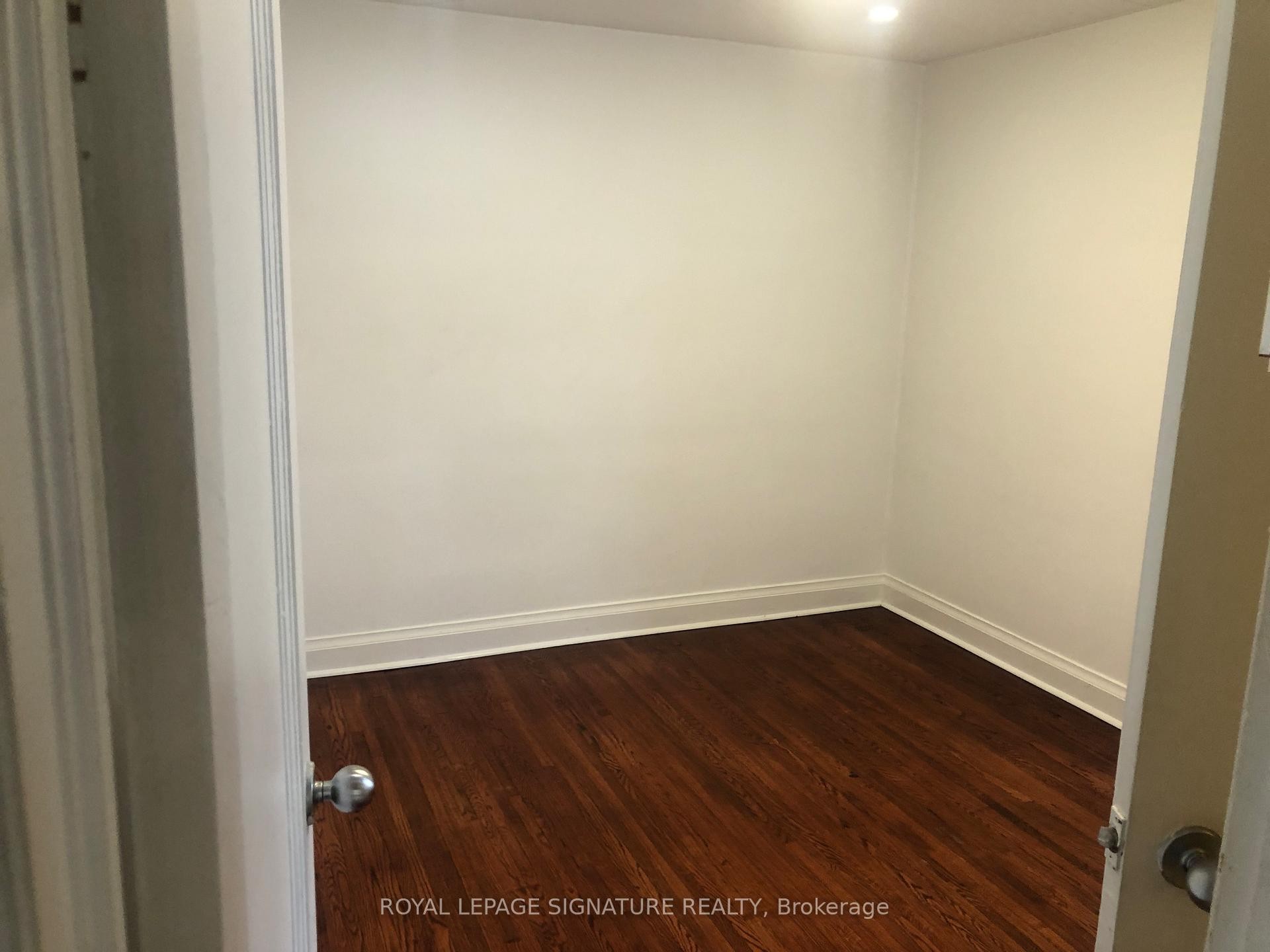 









216


Donlands

Avenue, Main,
Toronto,




ON
M4J 3R1

