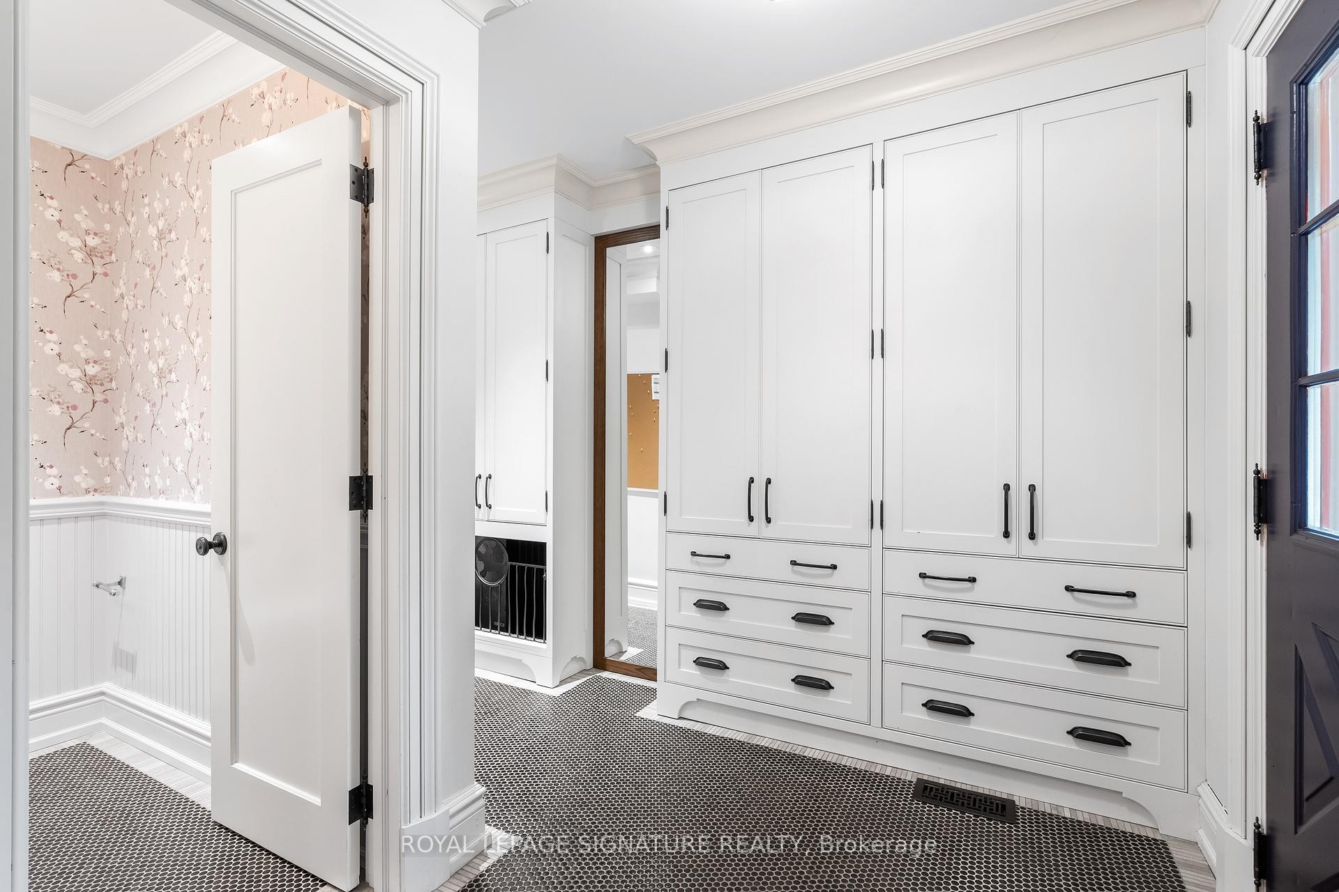 









26


Buckingham

Avenue,
Toronto,




ON
M4N 1R2

