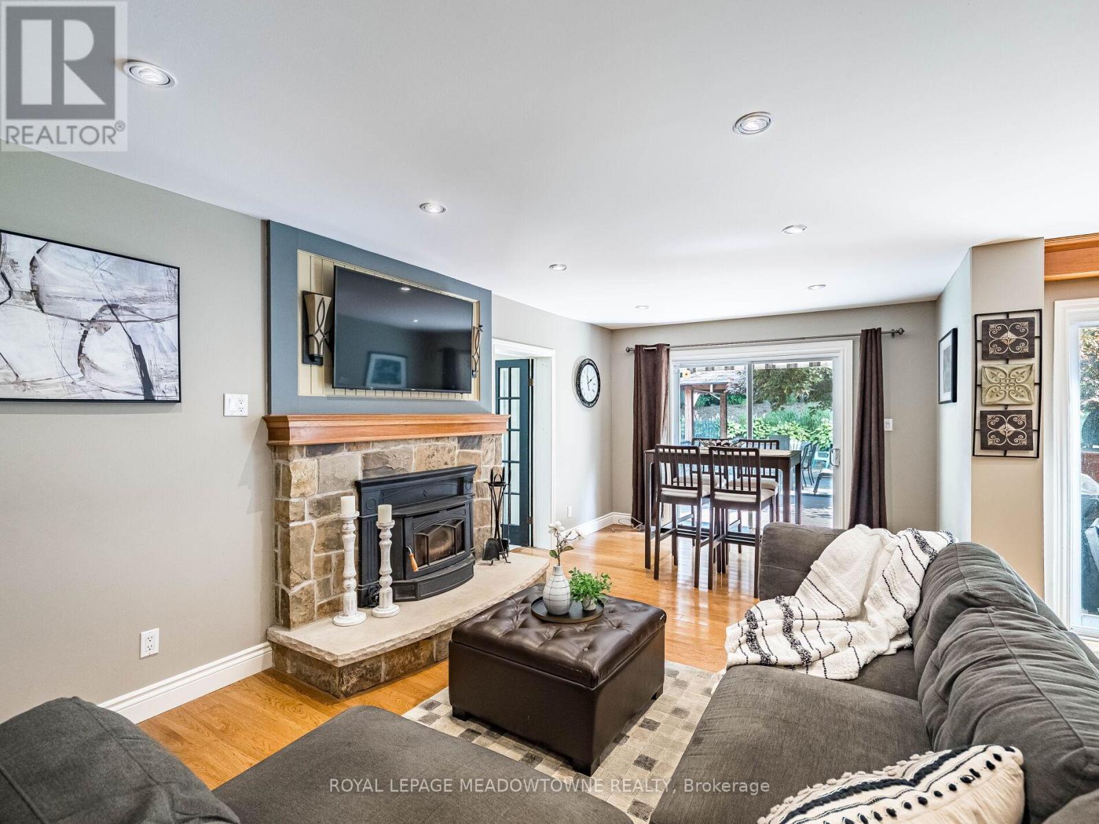 












40 HILLTOP DRIVE

,
Caledon,




Ontario
L7C1H6

